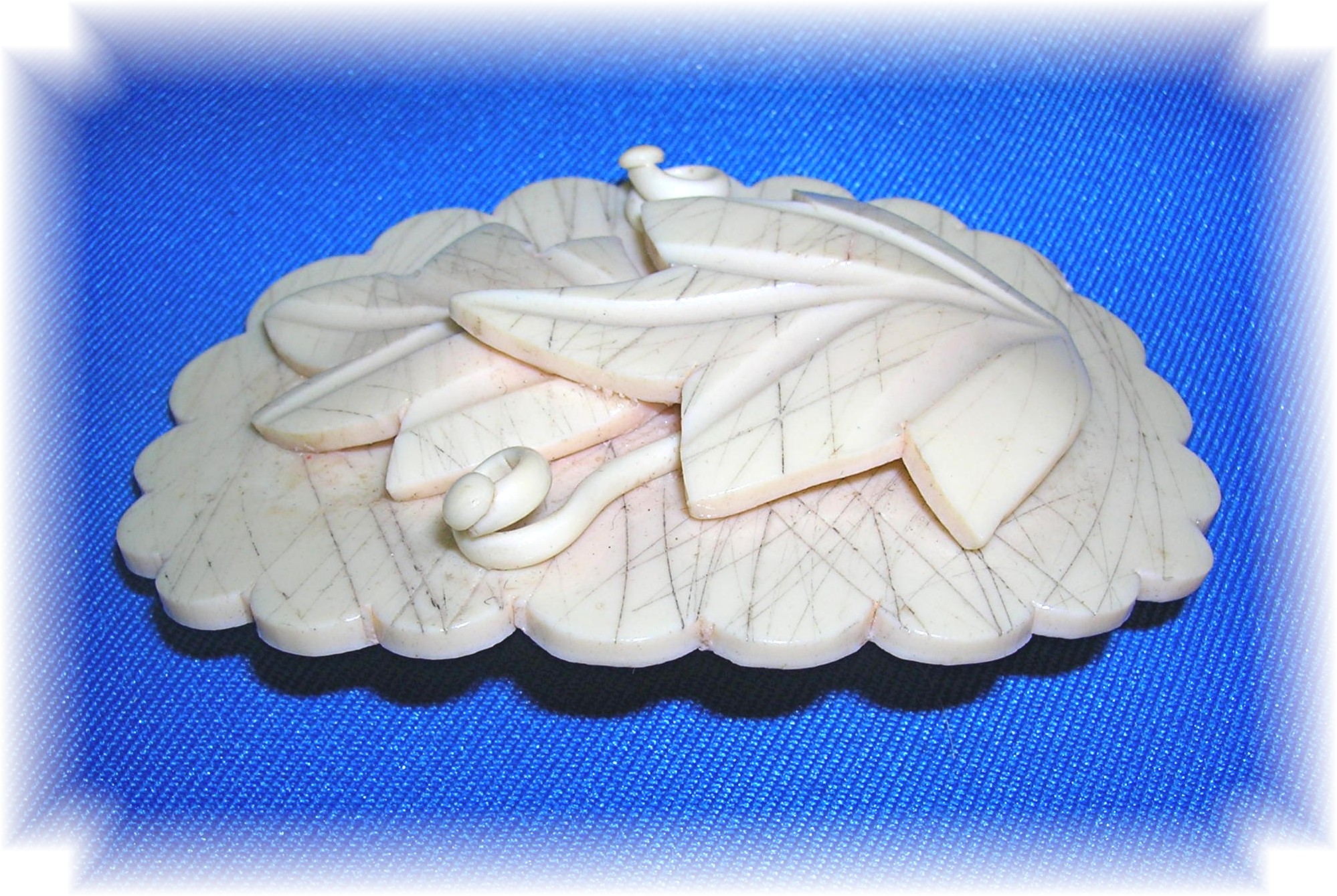 Bakelite Double Leaf  Brooch 3 Inches 50s