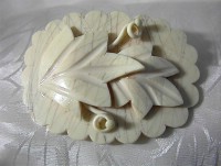 Bakelite Double Leaf Brooch 3 Inches 50s