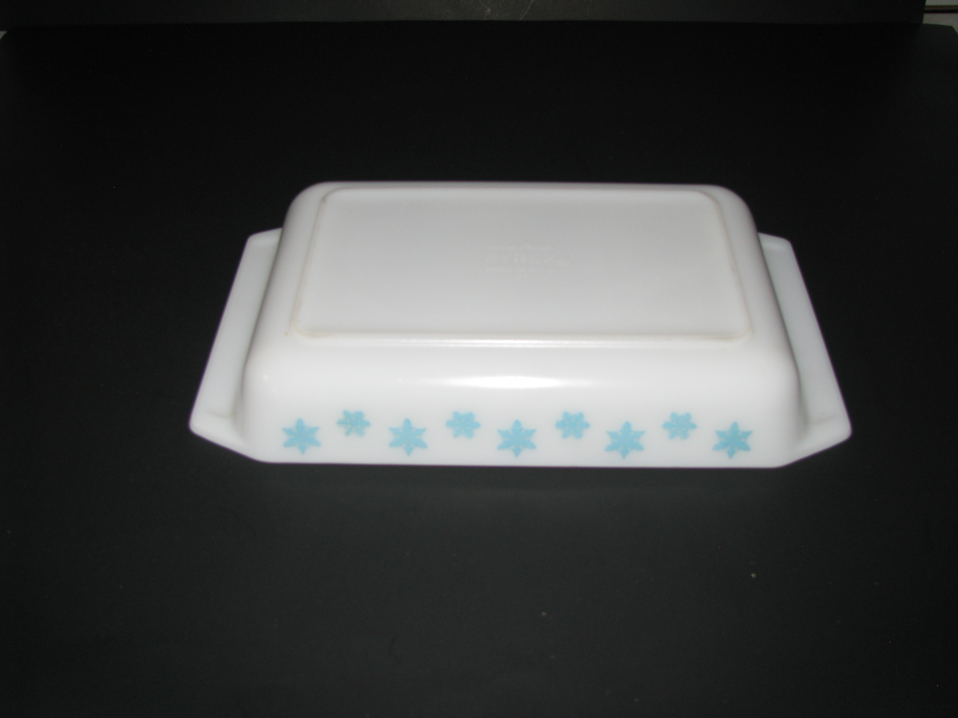 Vintage Pyrex Turquoise on White Snowflake Cake Pan