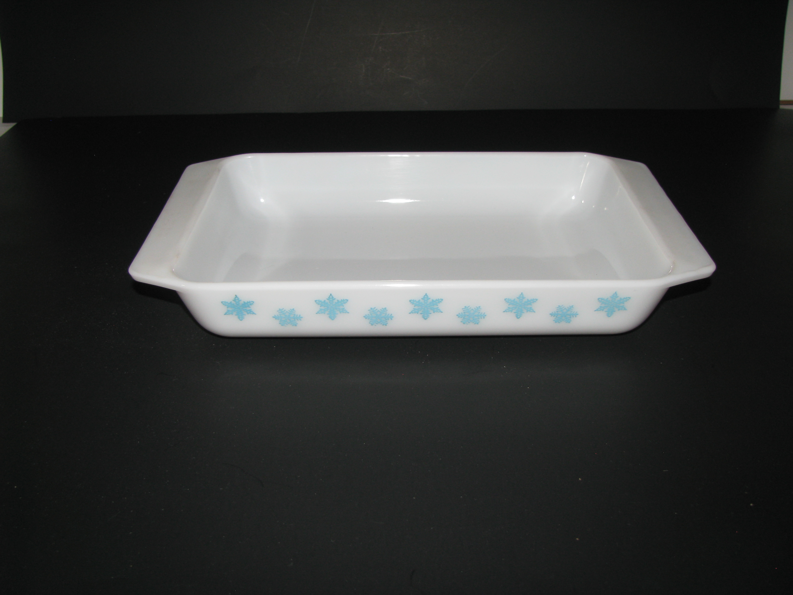 Vintage Pyrex Turquoise on White Snowflake Cake Pan