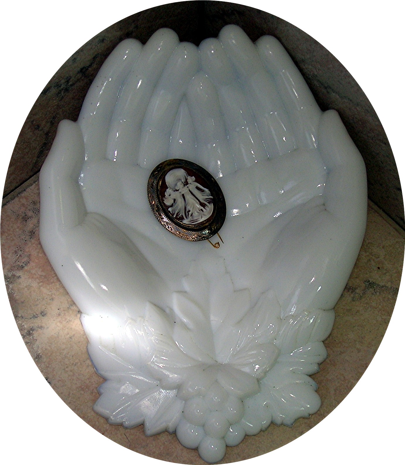 Cameo Beautiful Old English 3 Graces Cameo Brooch