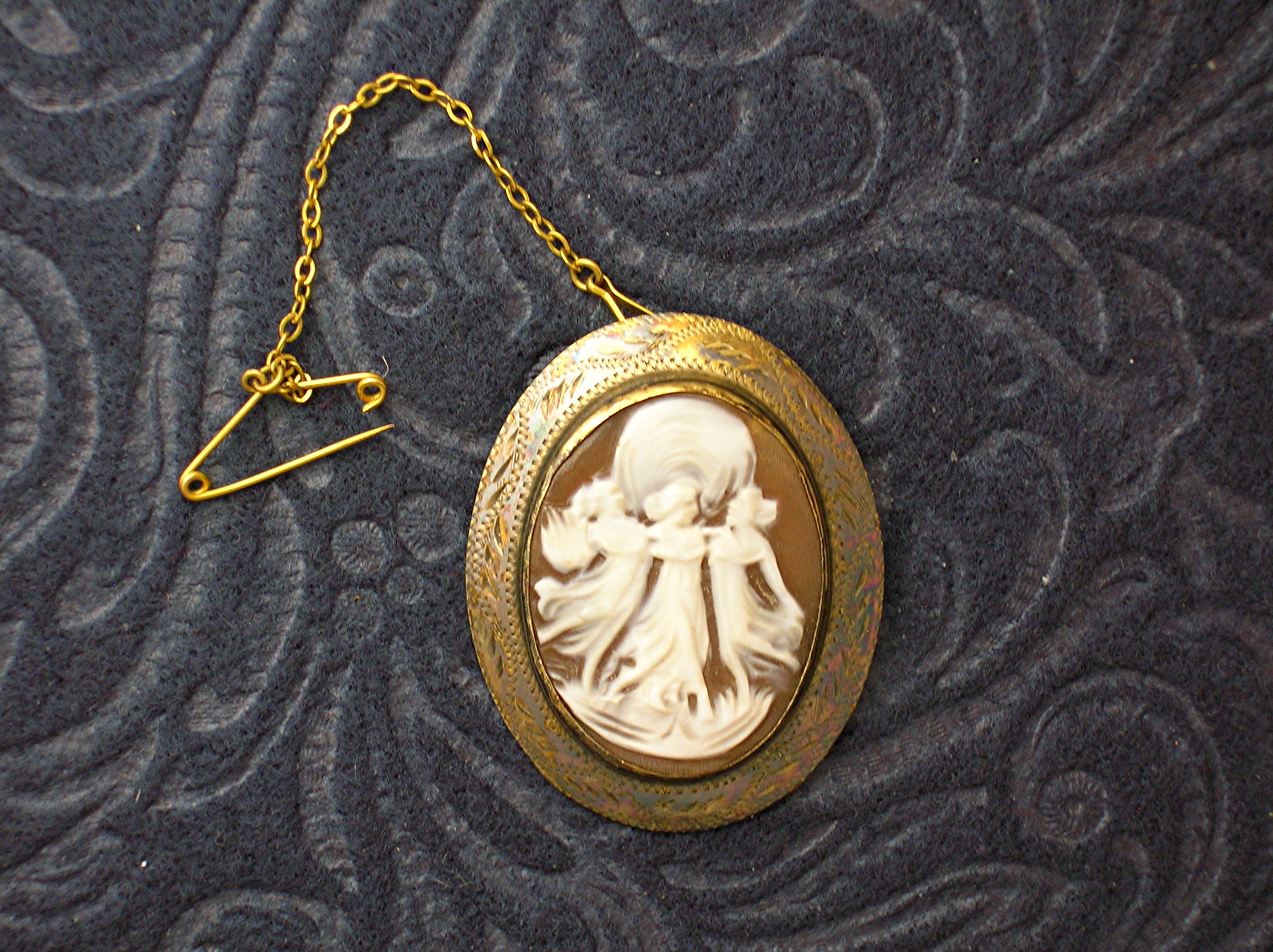 Cameo Beautiful Old English 3 Graces Cameo Brooch