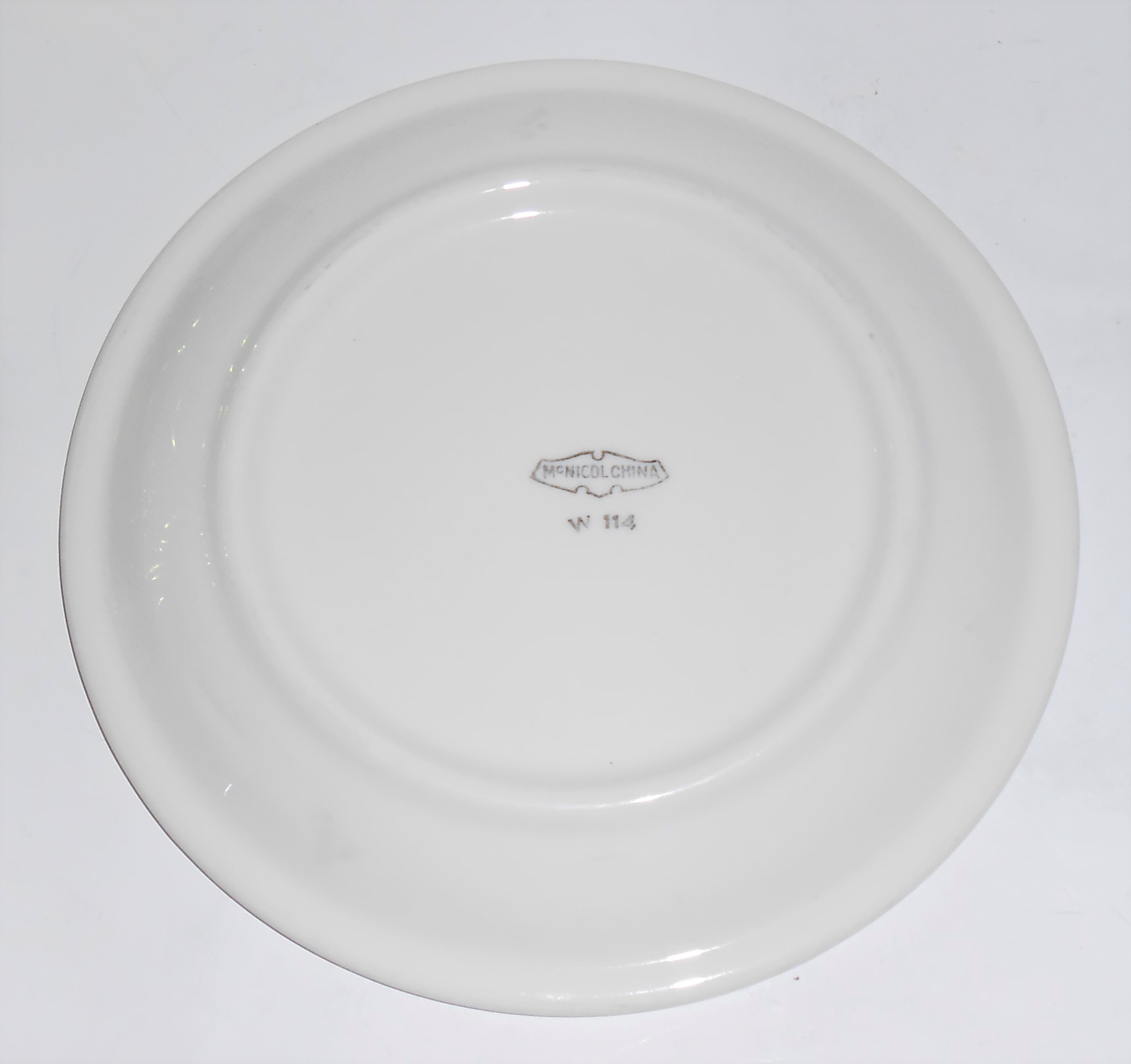 McNicol China Restaurant Ware Green Airbrushed Plate