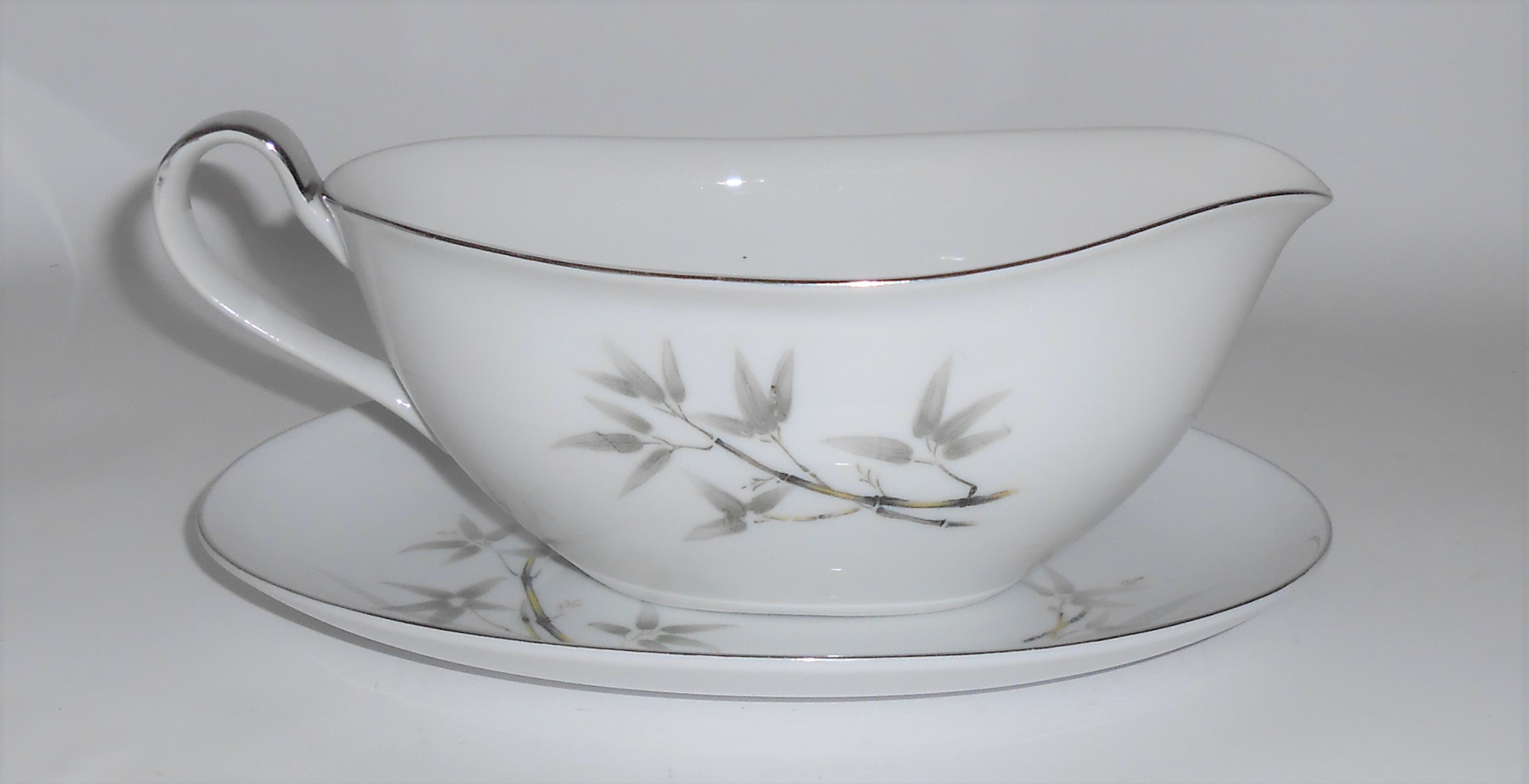 Seyei Fine China Japan Porcelain Bamboo Garden Gravy