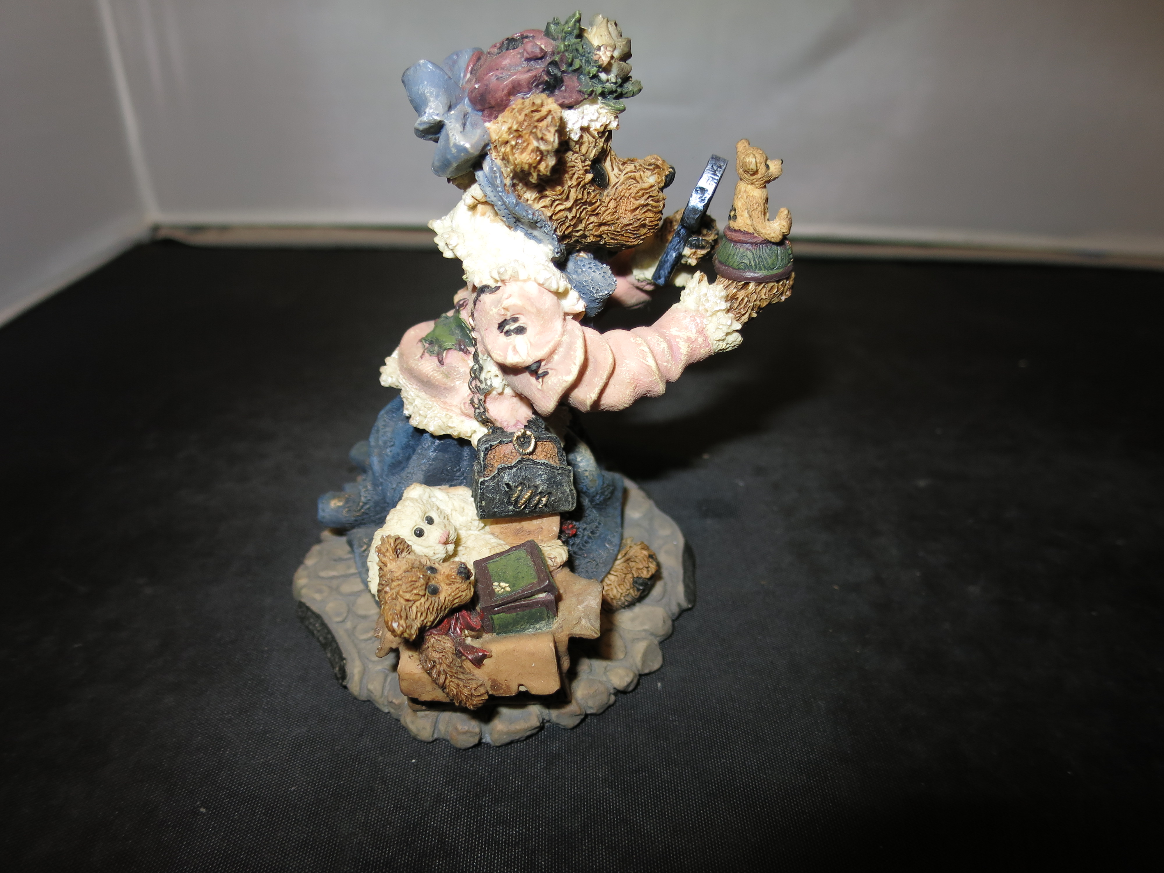 Boyds Bears and Friends the Collector figurine