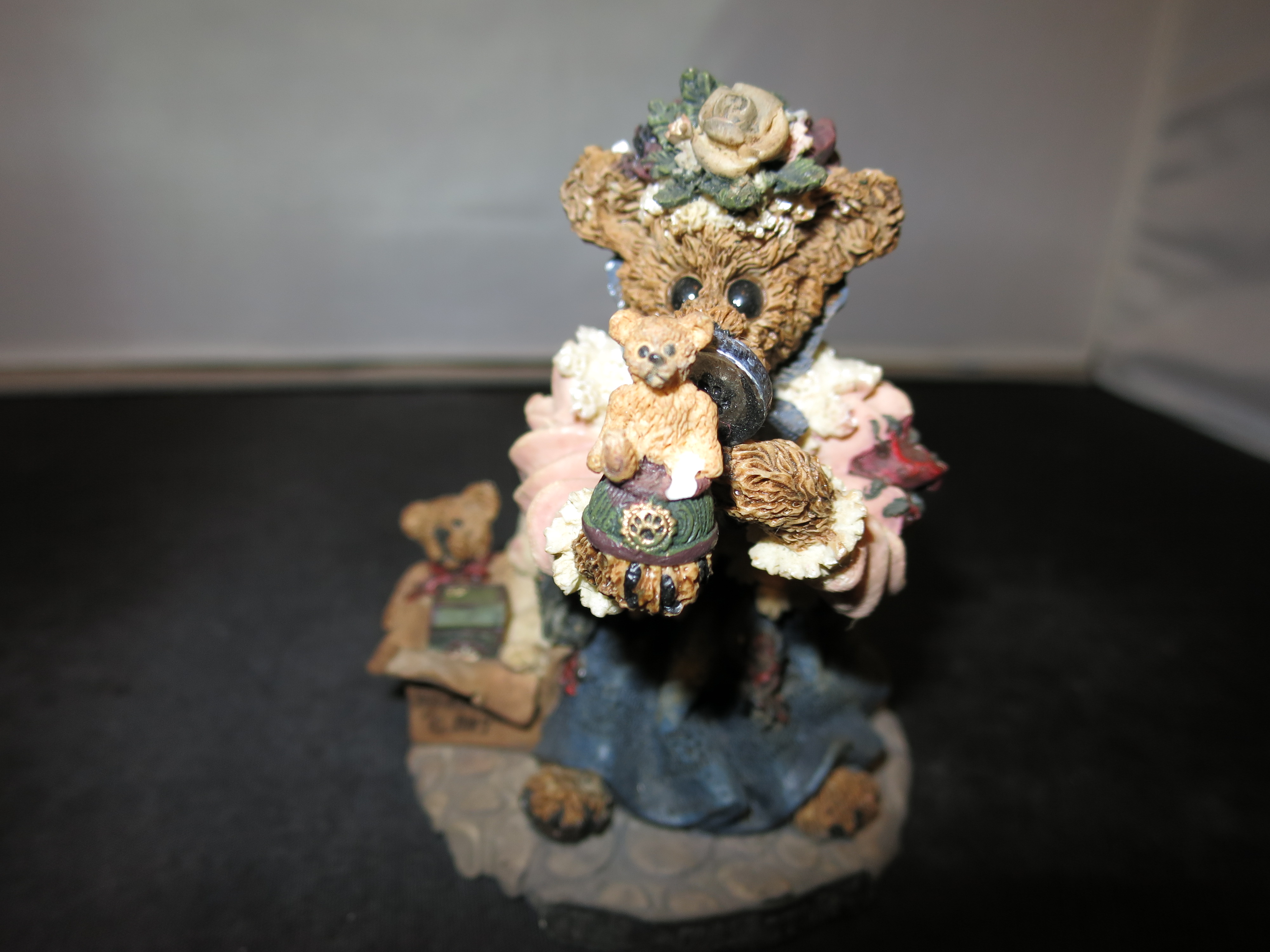 Boyds Bears and Friends the Collector figurine