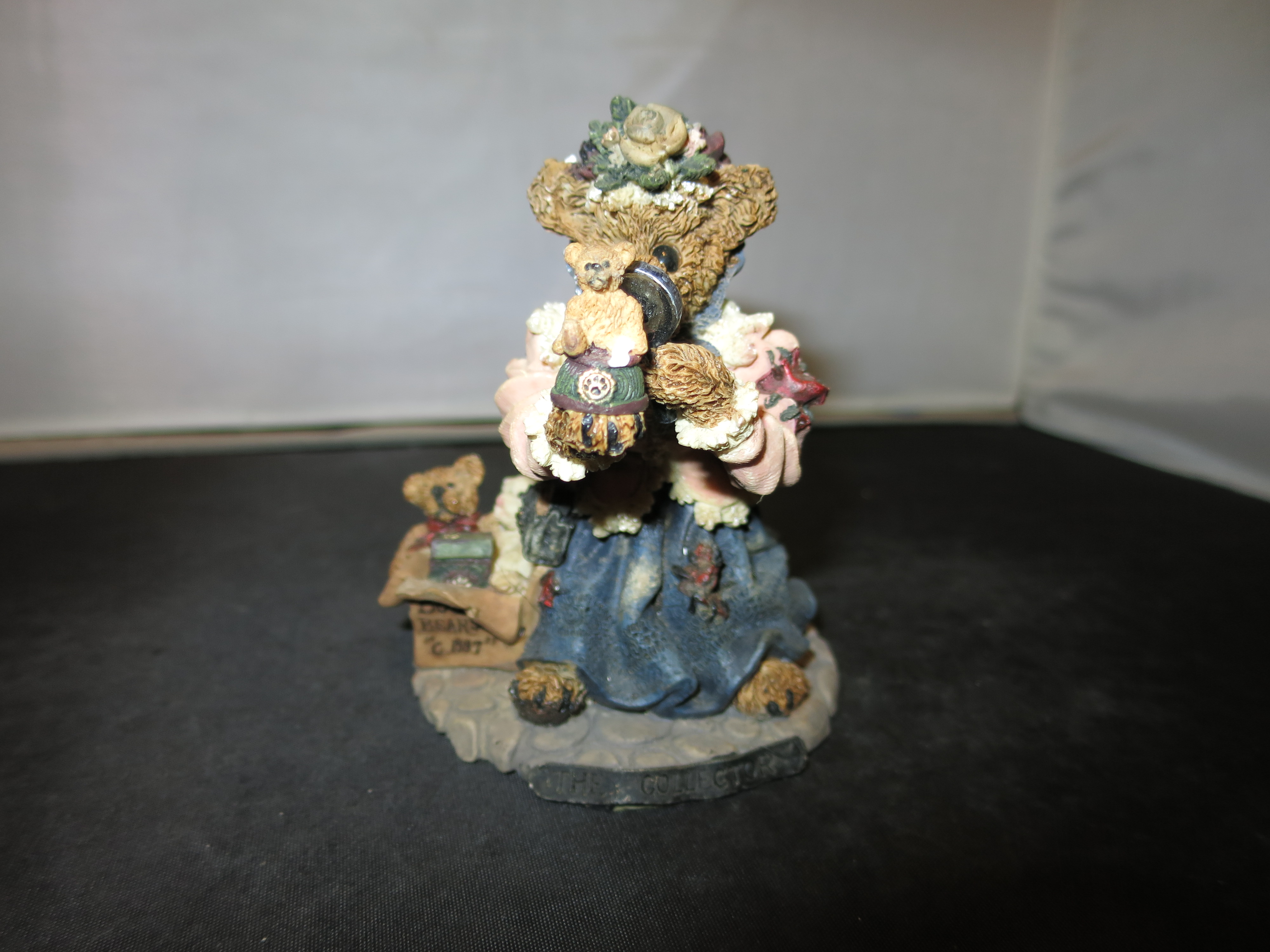 Boyds Bears and Friends the Collector figurine
