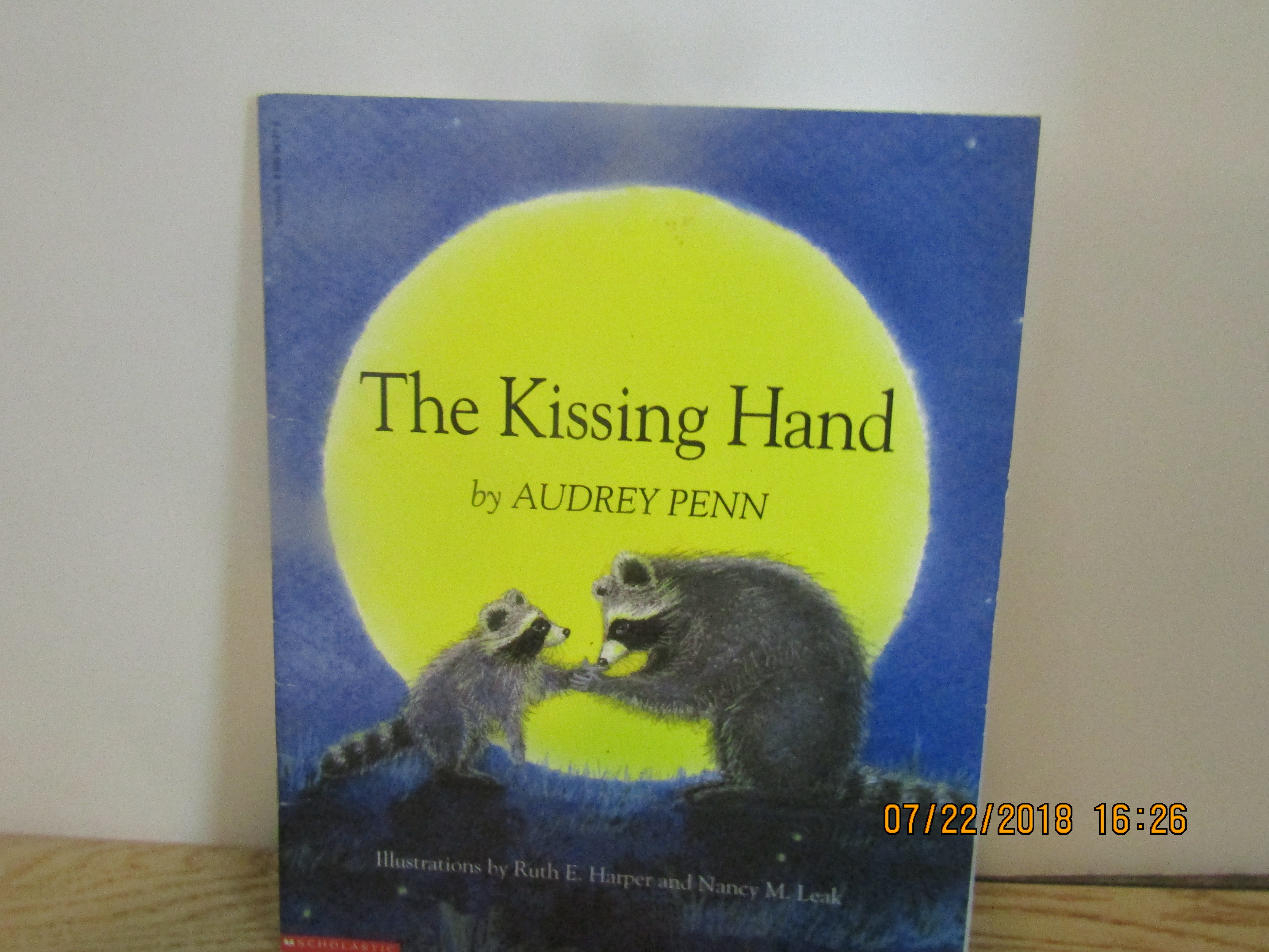 Scholastic Young Readers Book The Kissing Hand