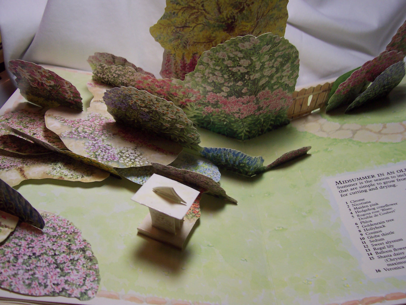 Old Fashioned Gardens Pop Up Book