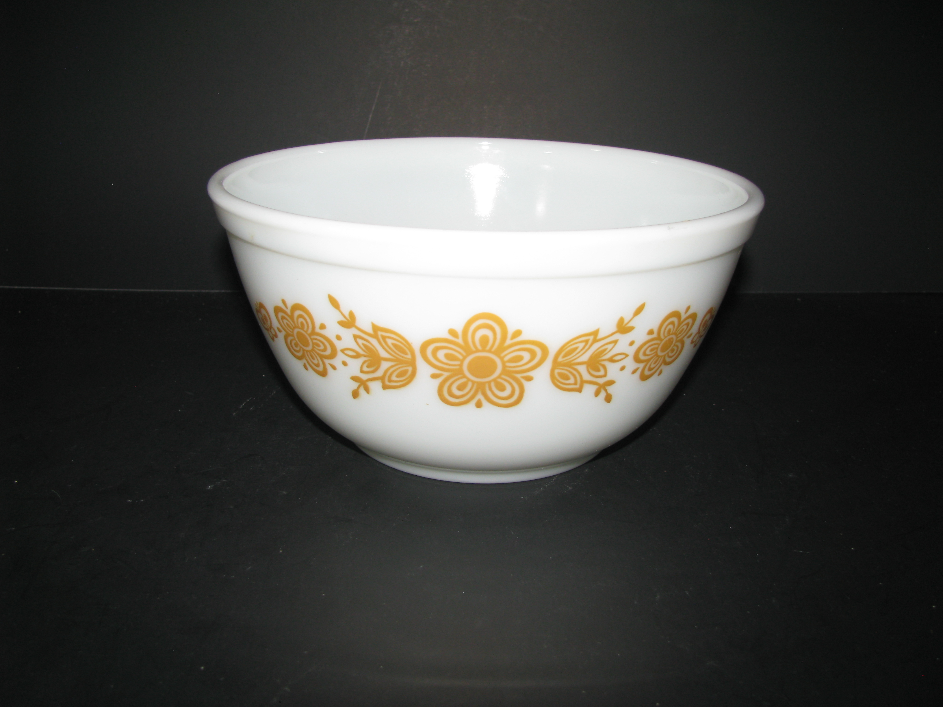 Vintage Pyrex Butterfly Gold 402 1.5qt Nesting Bowl
