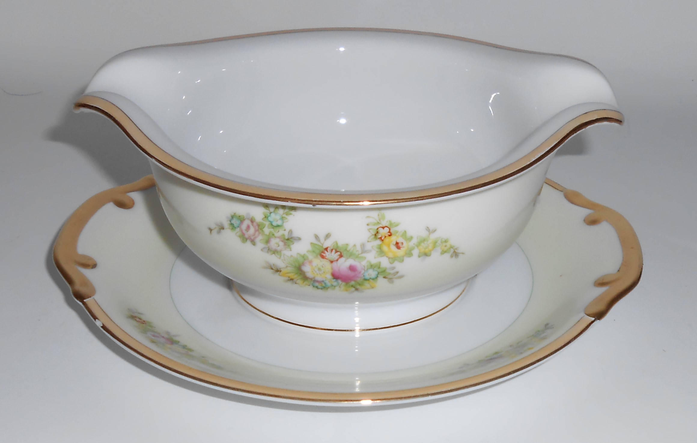 Meito China Porcelain Japan N1055A w/Gold Gravy Bowl
