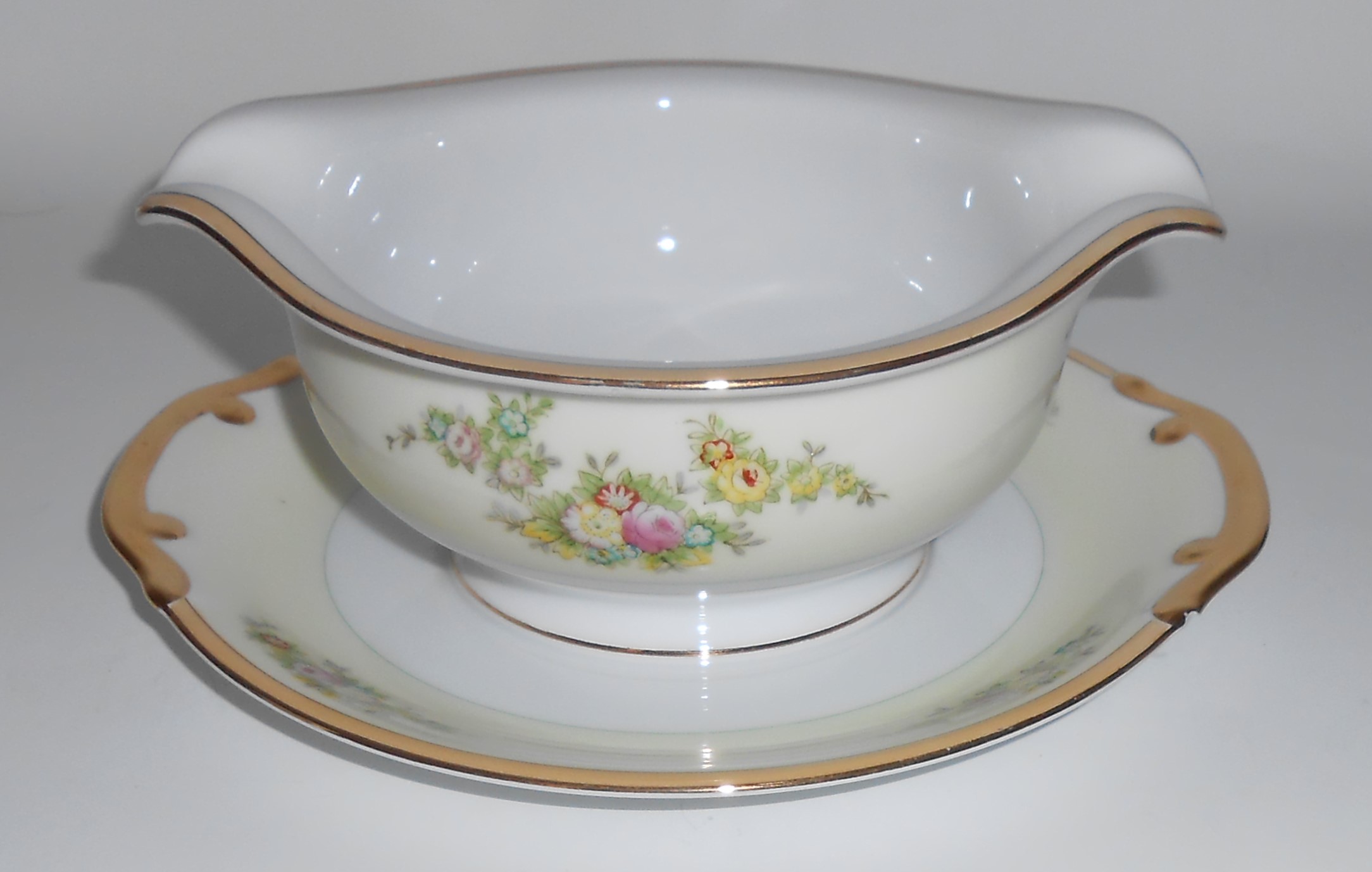 Meito China Porcelain Japan N1055A w/Gold Gravy Bowl