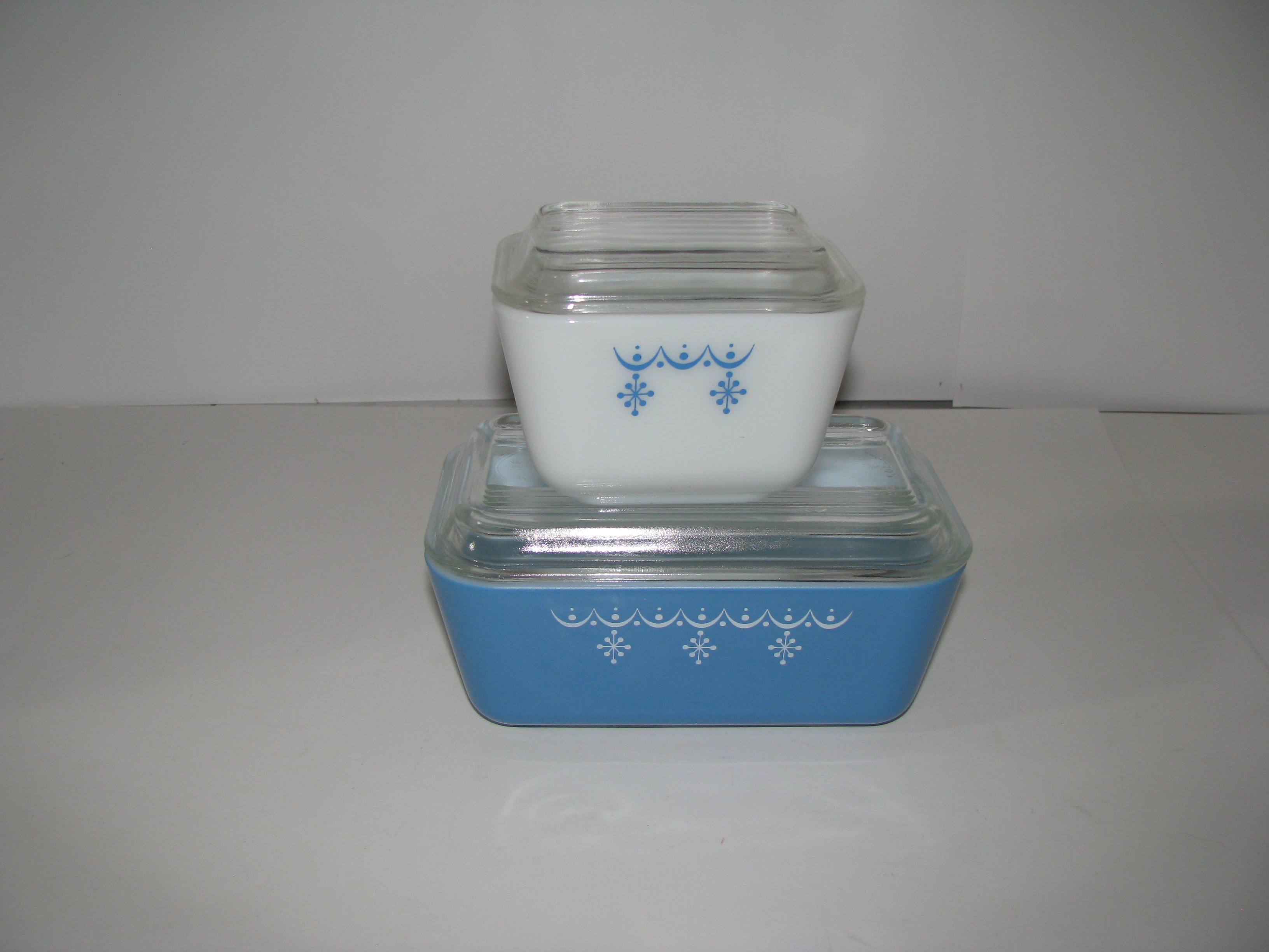 Pyrex Blue Snowflake Refrigerator Set
