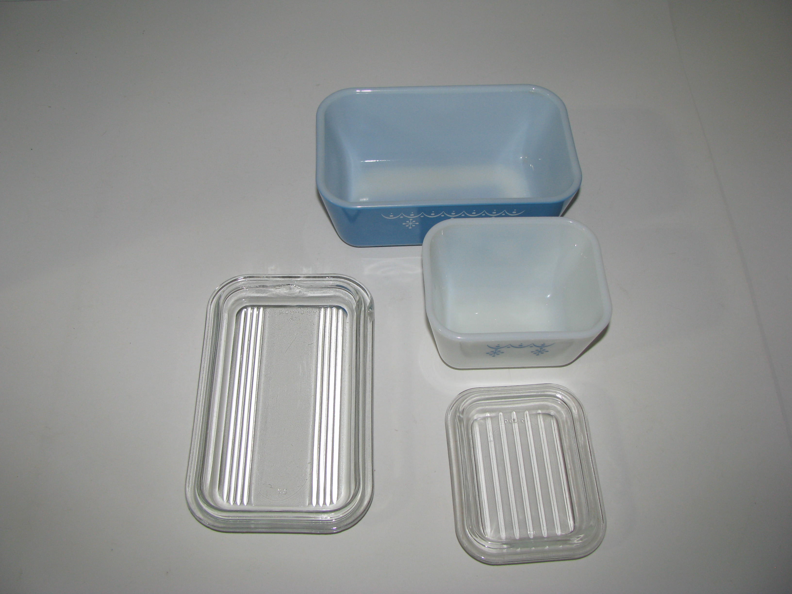 Pyrex Blue Snowflake Refrigerator Set