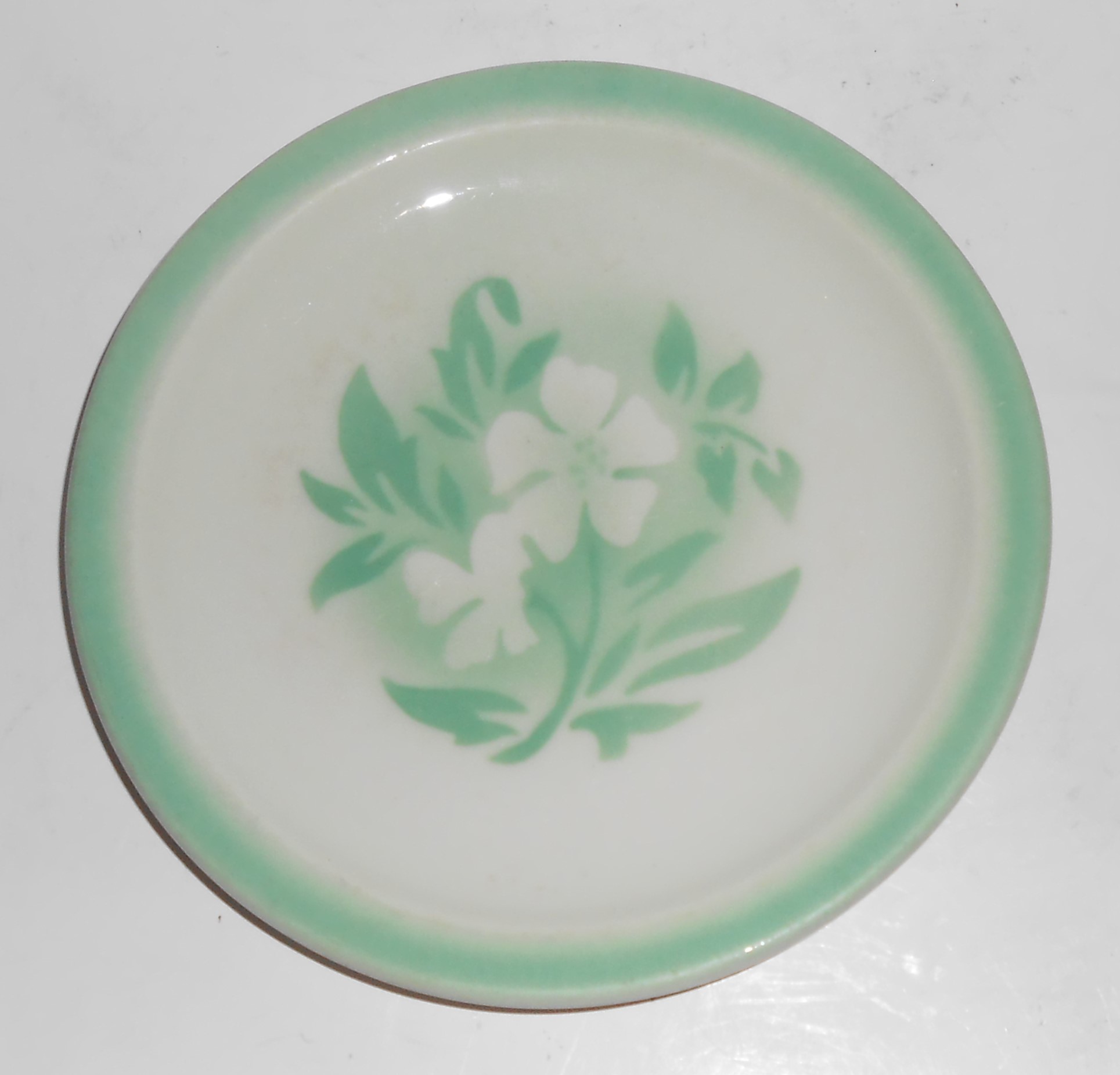 Meito China Porcelain Japan 400 Tri-Flowers w/Gold Band