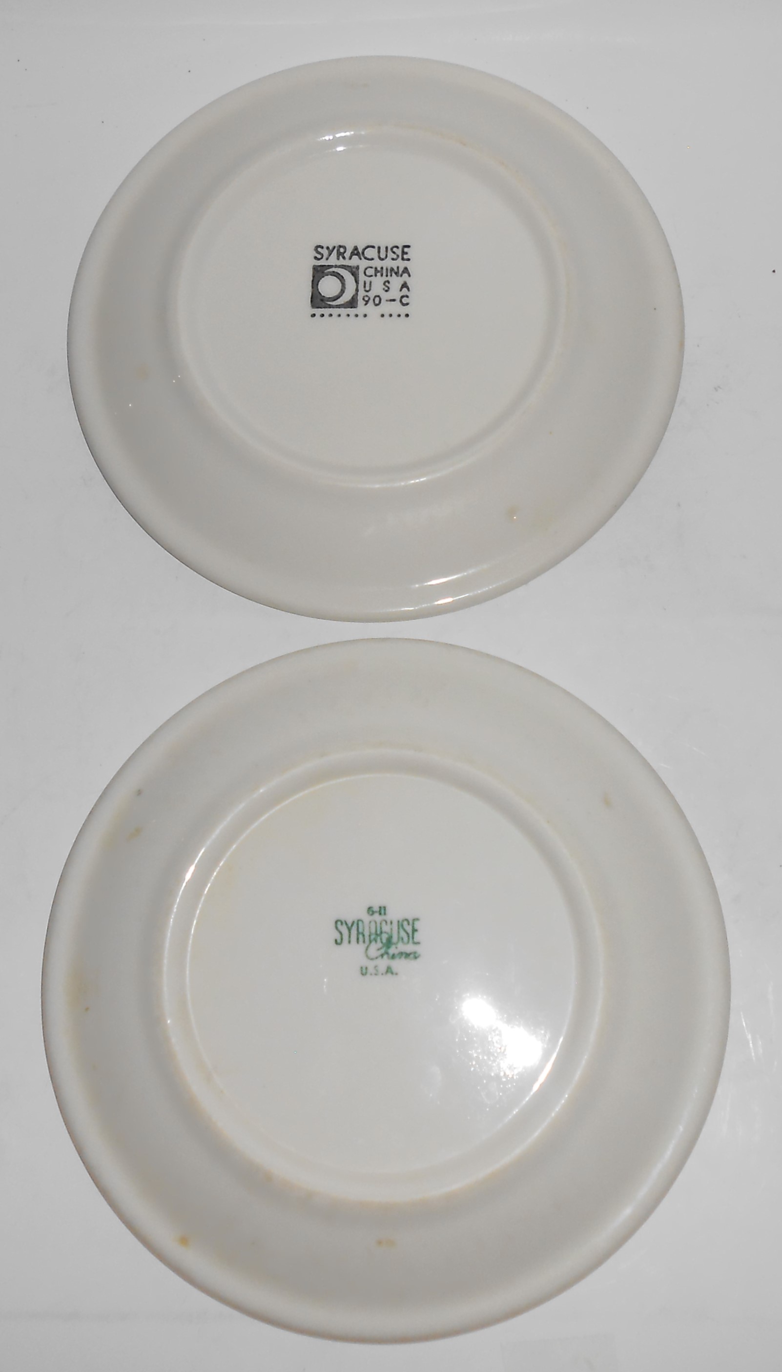 Meito China Porcelain Japan 400 Tri-Flowers w/Gold Band