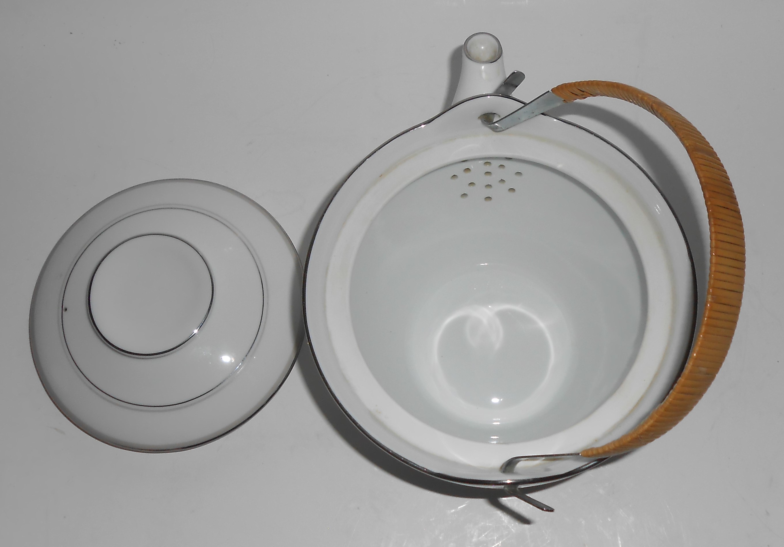 Noritake Porcelain China 5794 Roanne w/Platinum Teapot