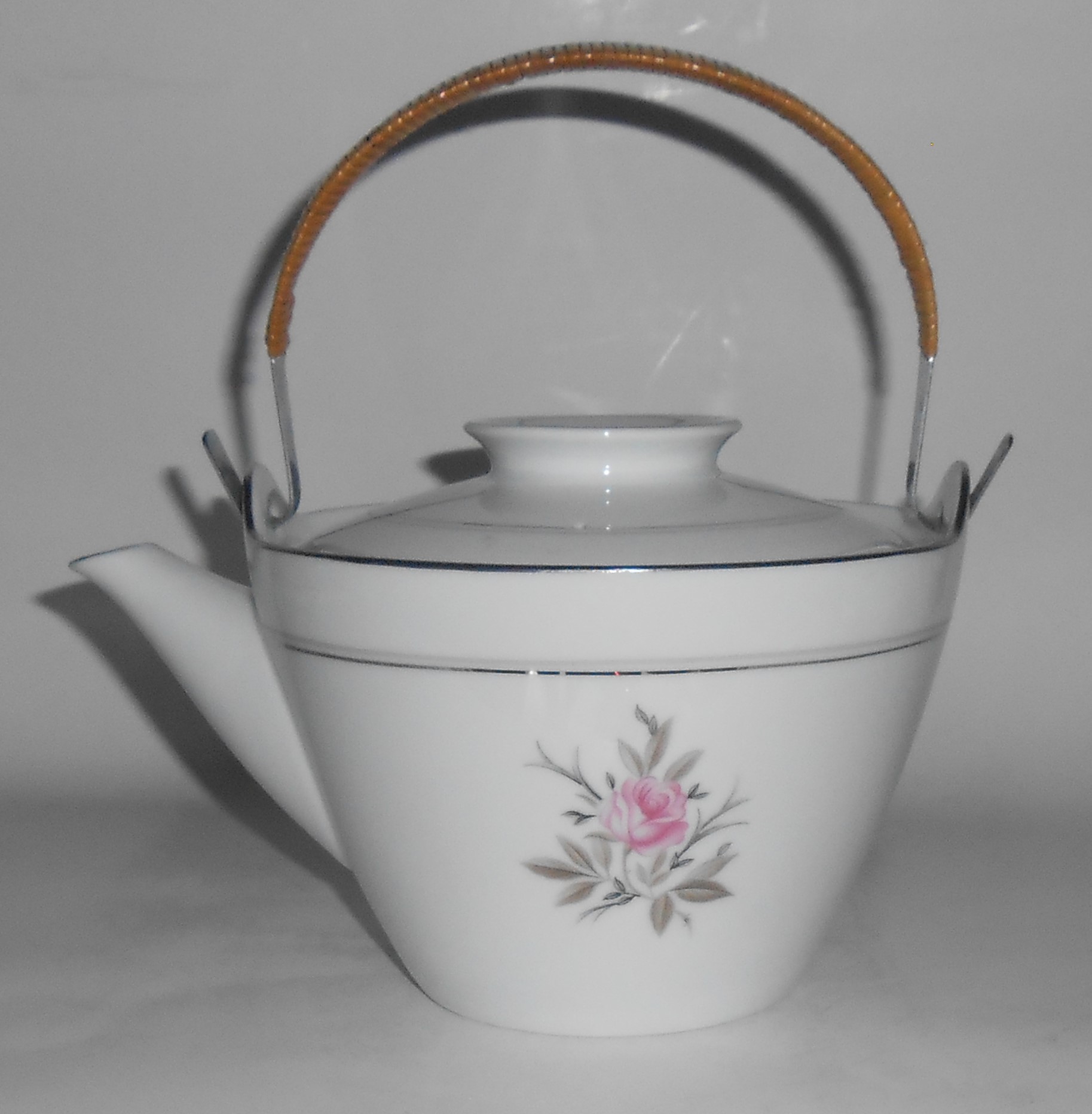 Noritake Porcelain China 5794 Roanne w/Platinum Teapot