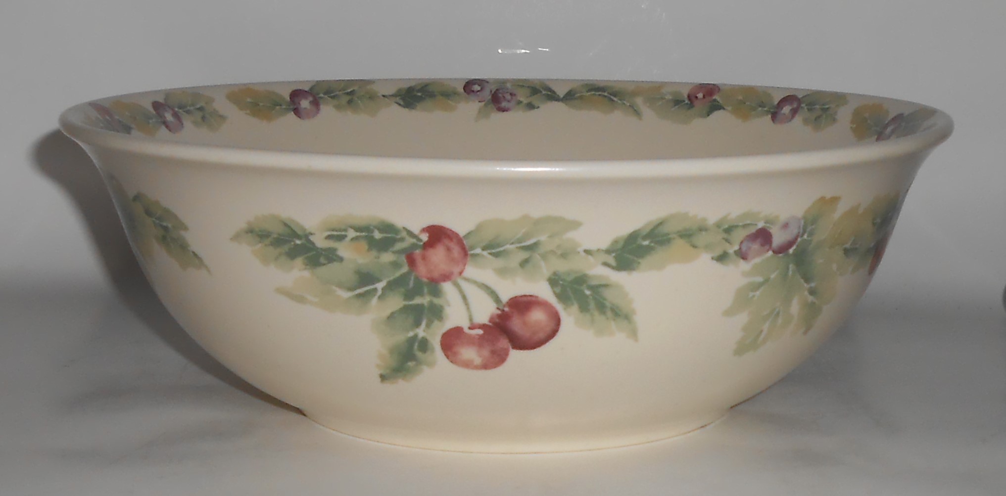 Pfaltzgraff Pottery Jamberry Round 10-3/8'' Vegetable B