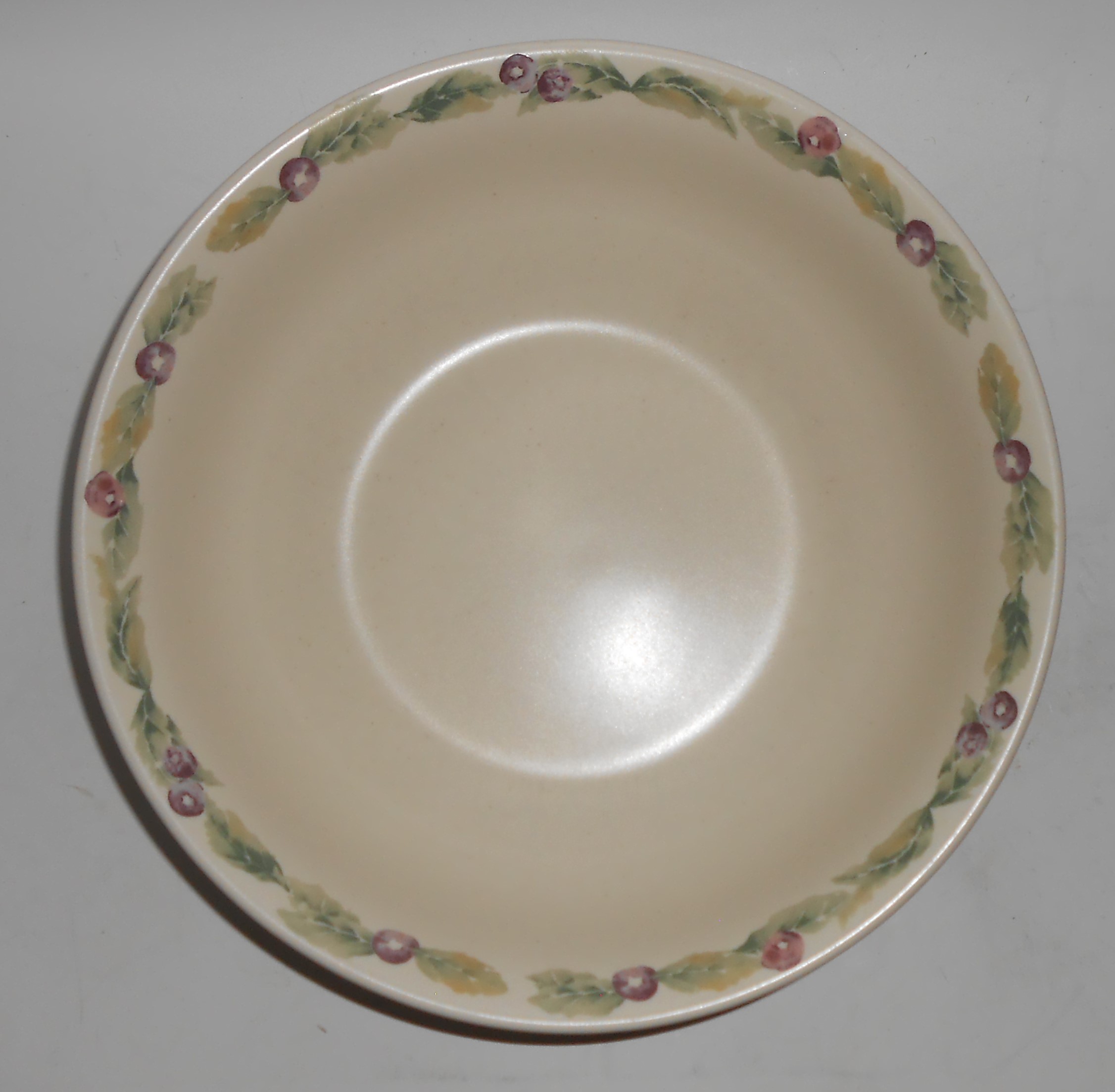 Pfaltzgraff Pottery Jamberry Round 10-3/8'' Vegetable B