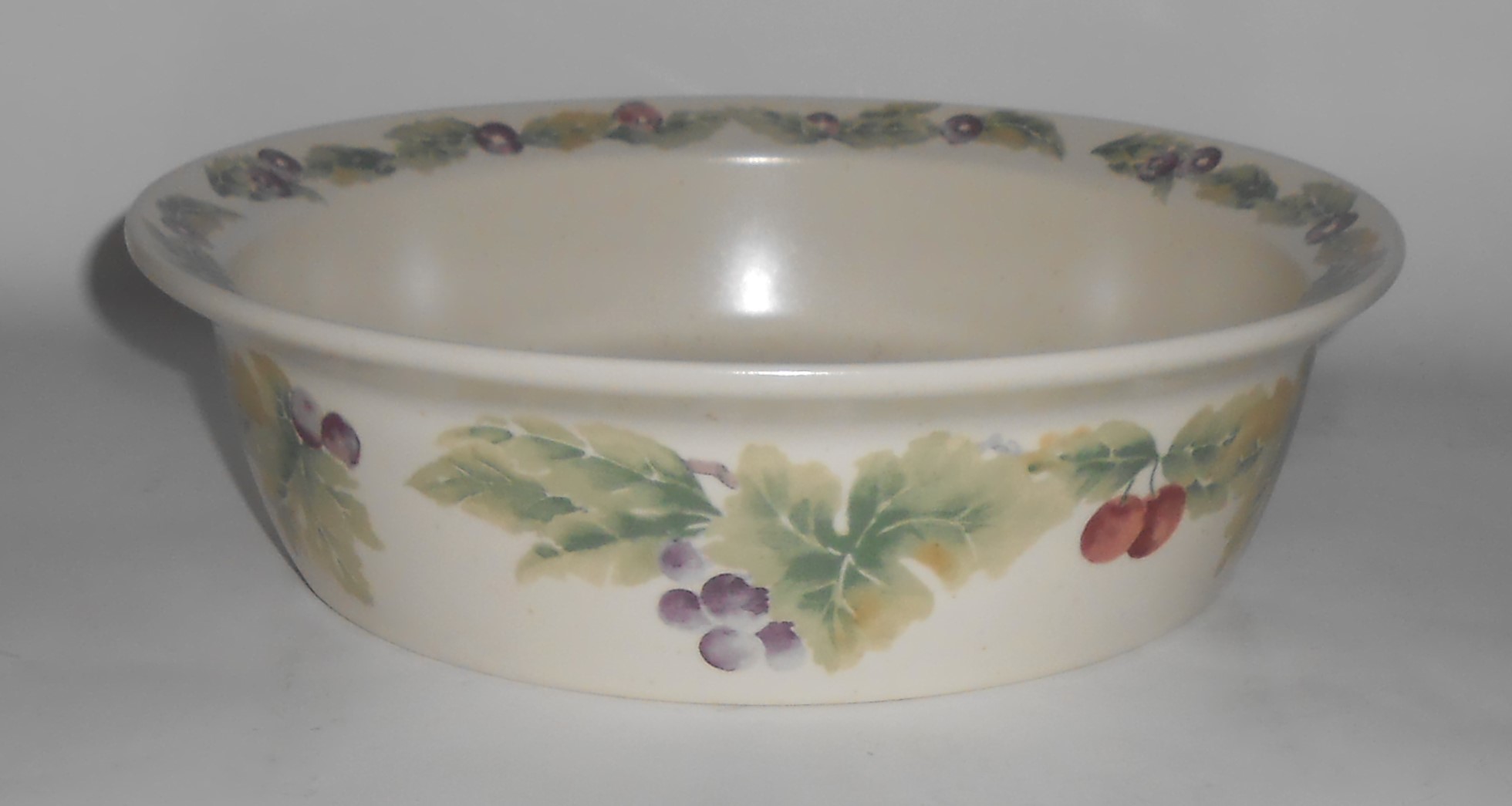 Pfaltzgraff Pottery Jamberry Round 9-5/8'' Vegetable Bo