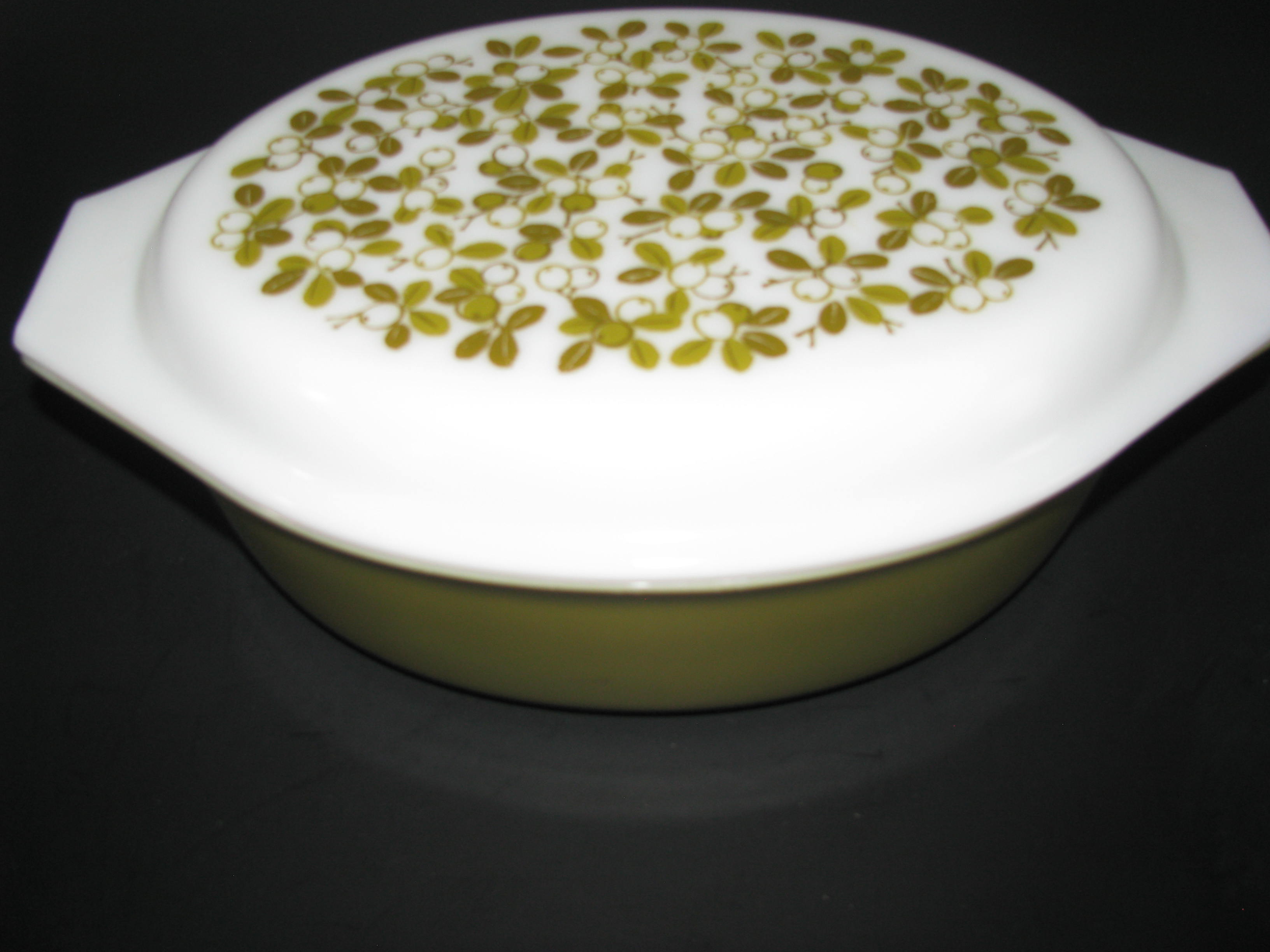 Vintage Pyrex Verde Casserole Dish with Lid