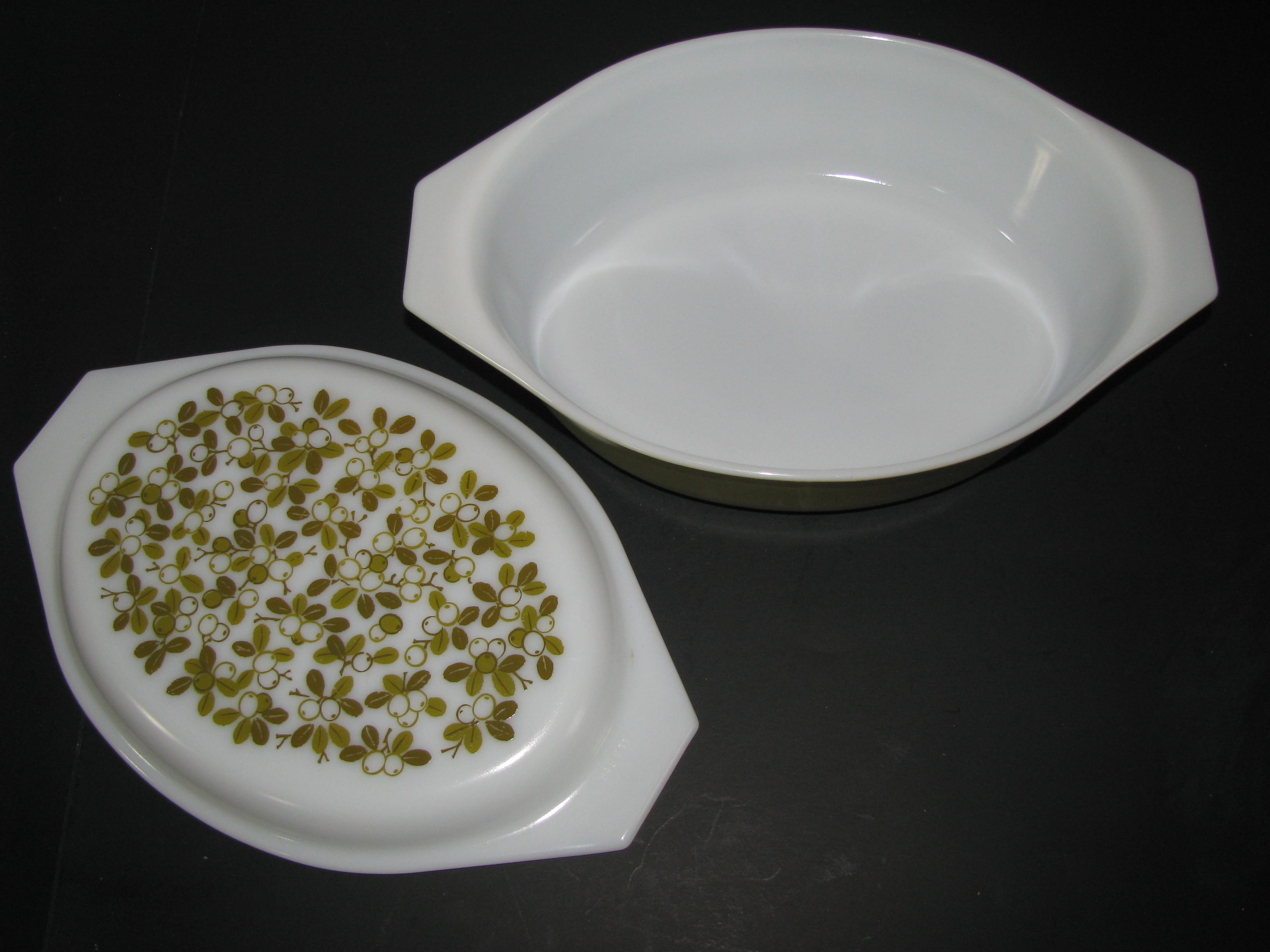 Vintage Pyrex Verde Casserole Dish with Lid