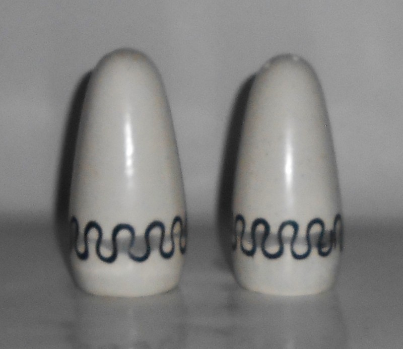 Metlox Pottery Poppy Trail Aztec Salt & Pepper Shaker Set