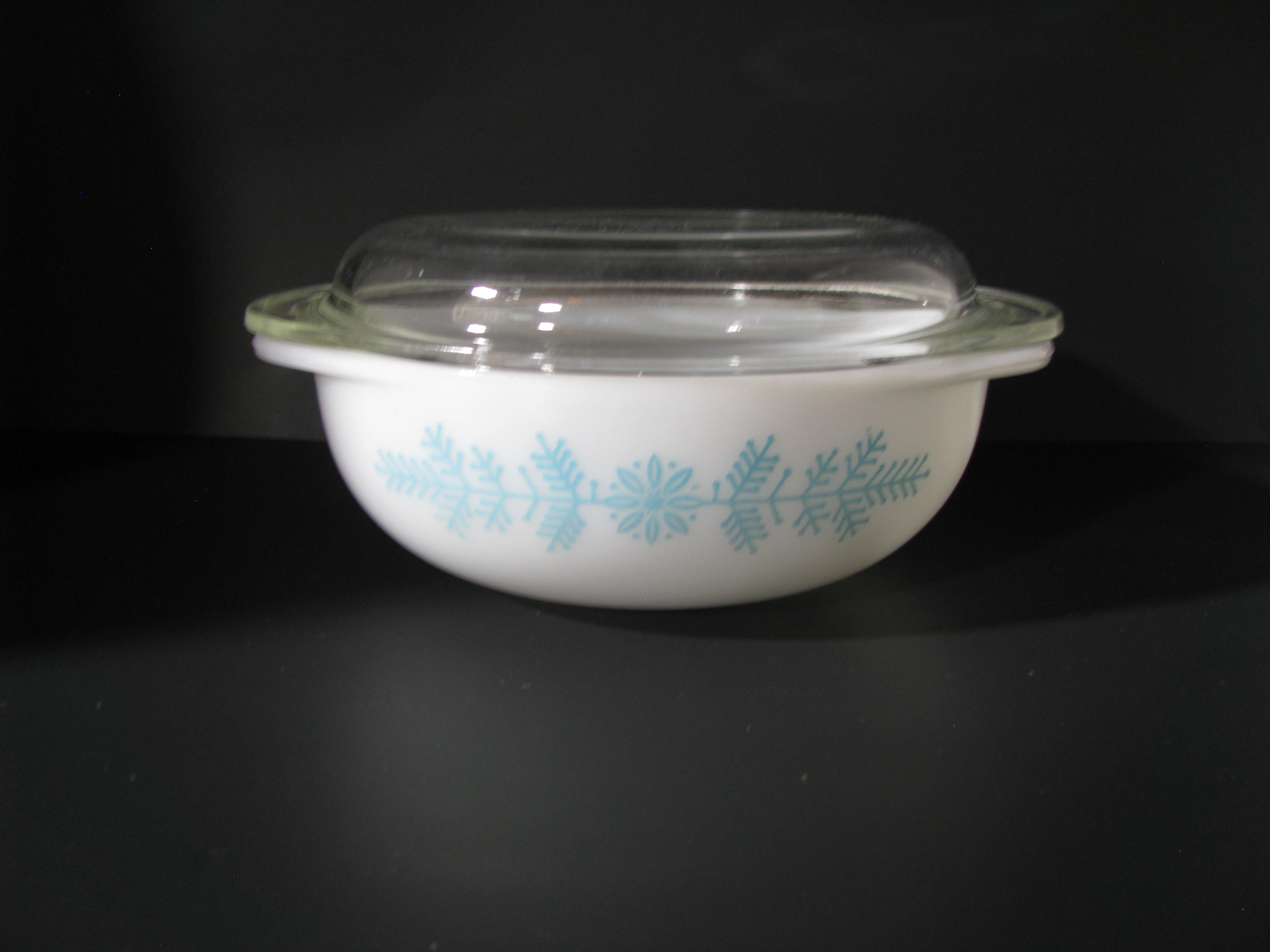 Vintage Pyrex Promo 023 1.5qt Frost Garland Dish