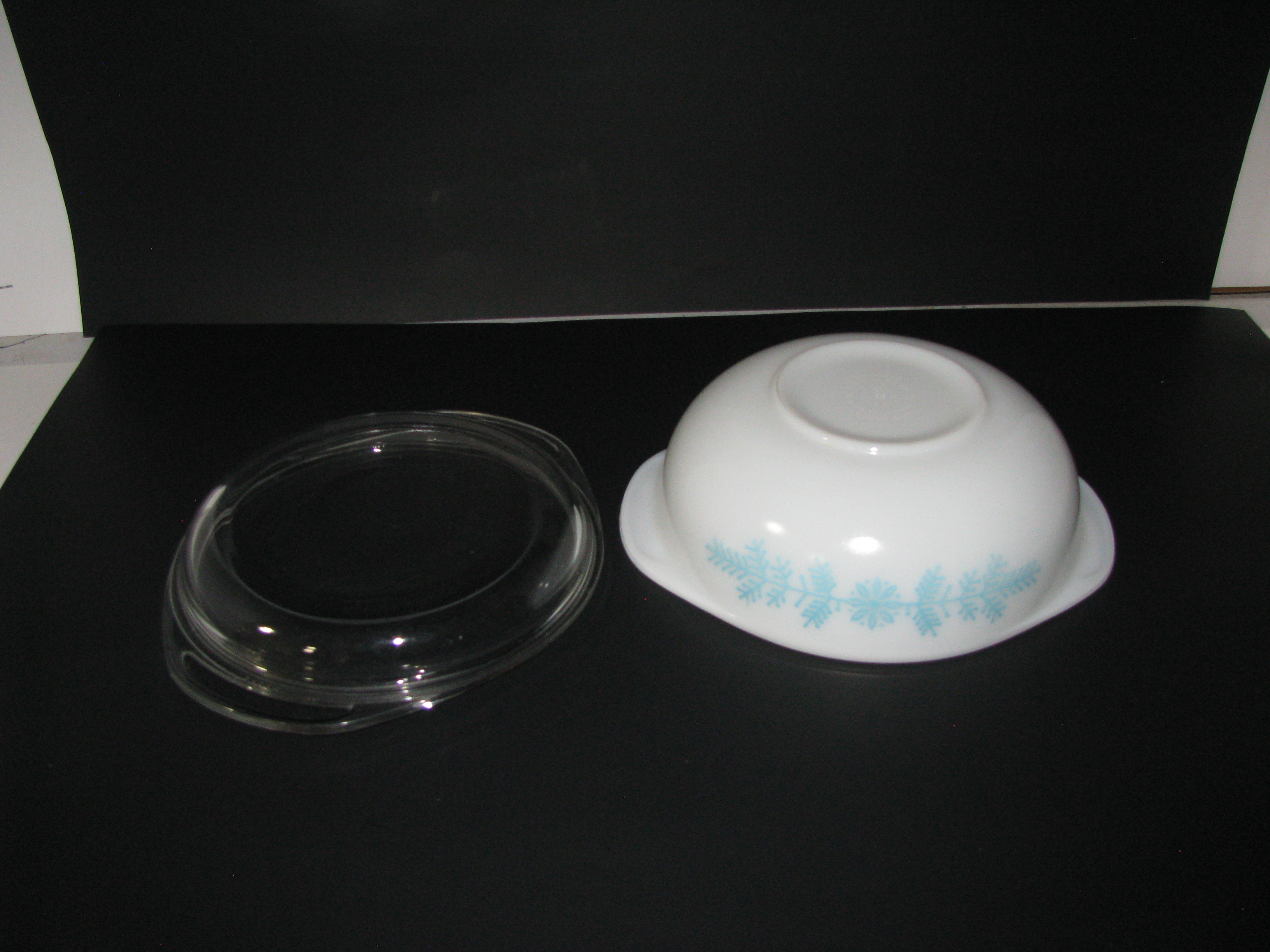 Vintage Pyrex Promo 023 1.5qt Frost Garland Dish