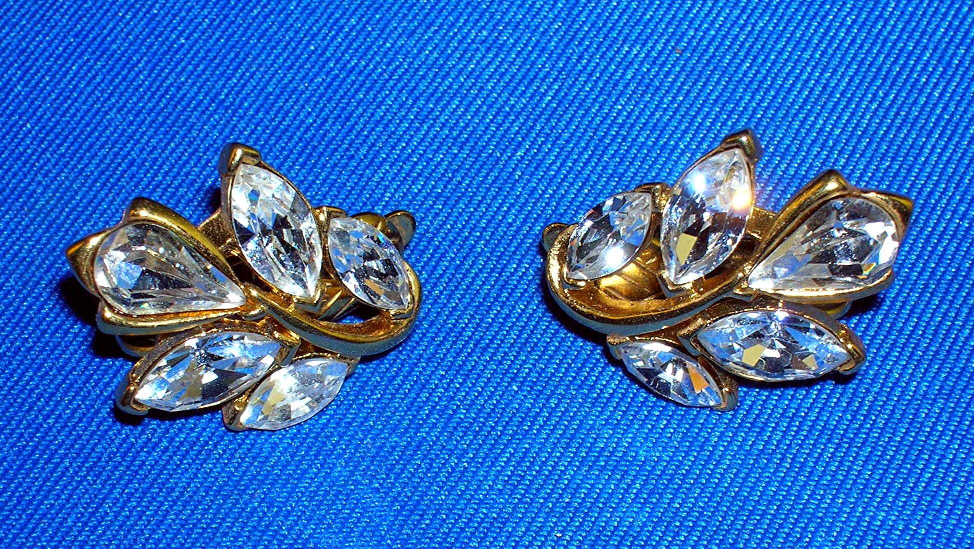Earrings TRIFARI TM Vintage Gold and Crystal Clip