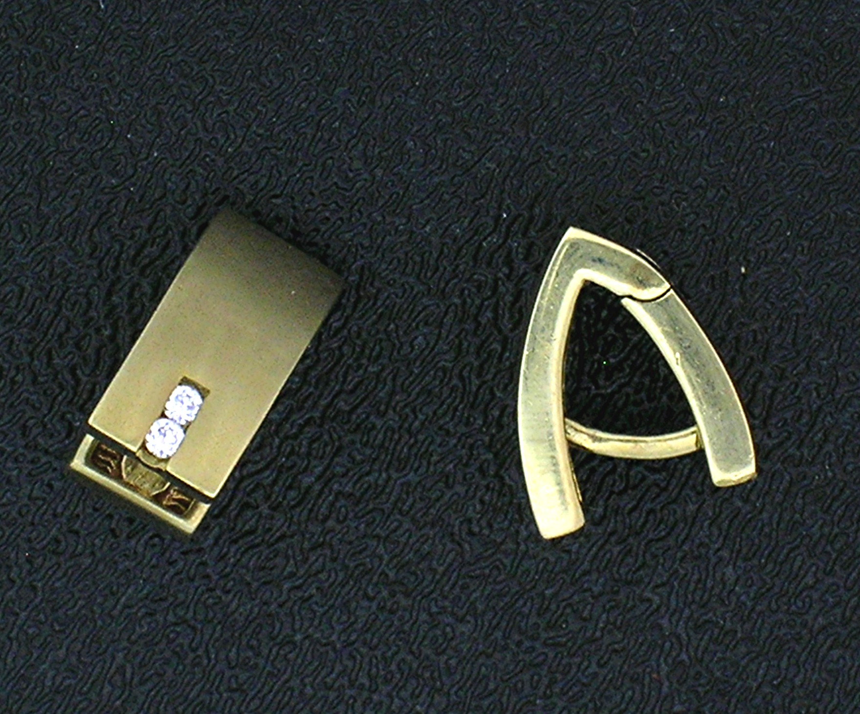 Earrings Diamond and 15kt Gold Signed HB Huggie