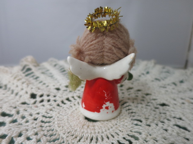 Vintage Napcoware Ceramic Christmas Angel Caroling 9750 Figurine