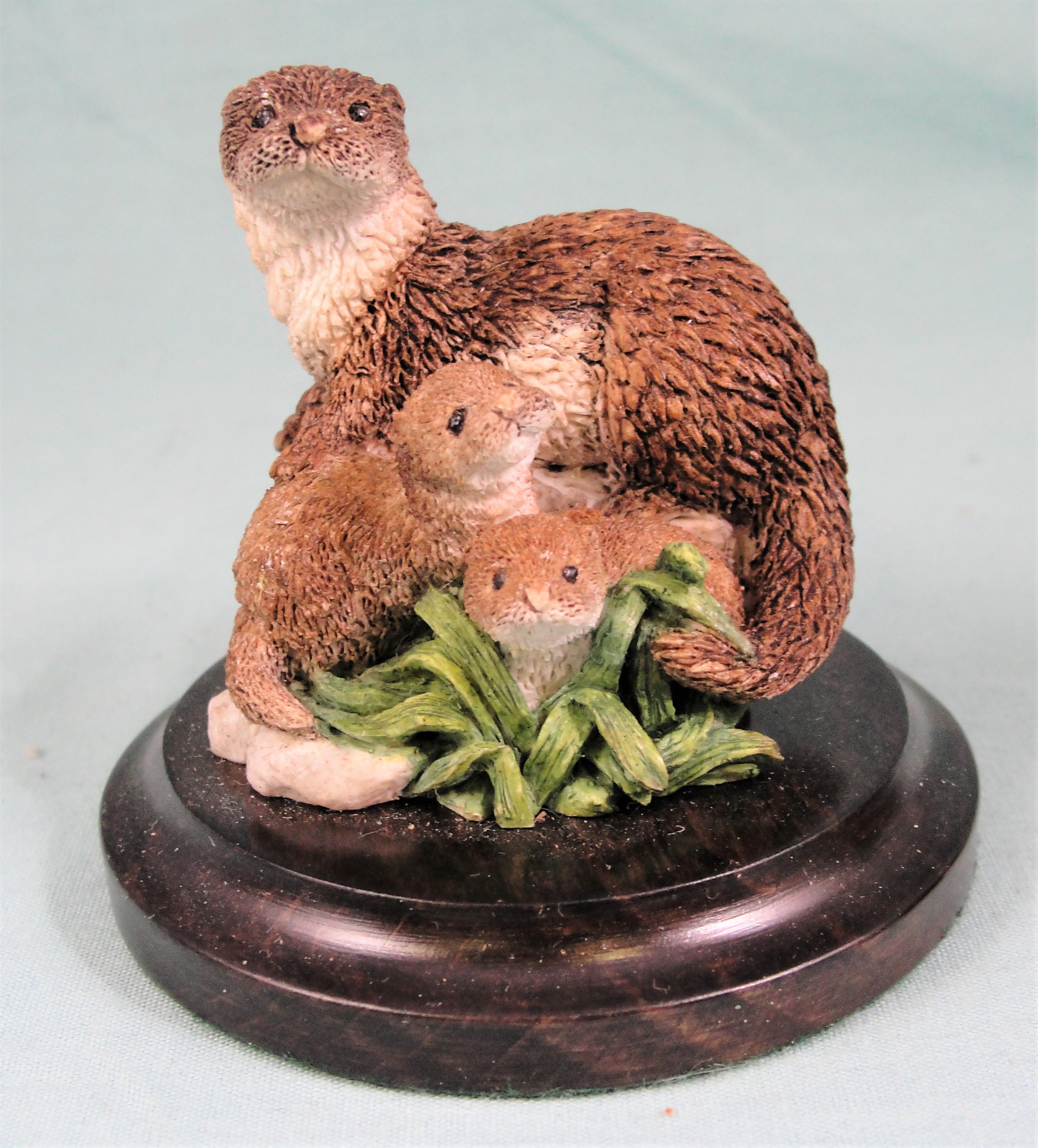 Country Artists Stratford Collection Resin Otter Family