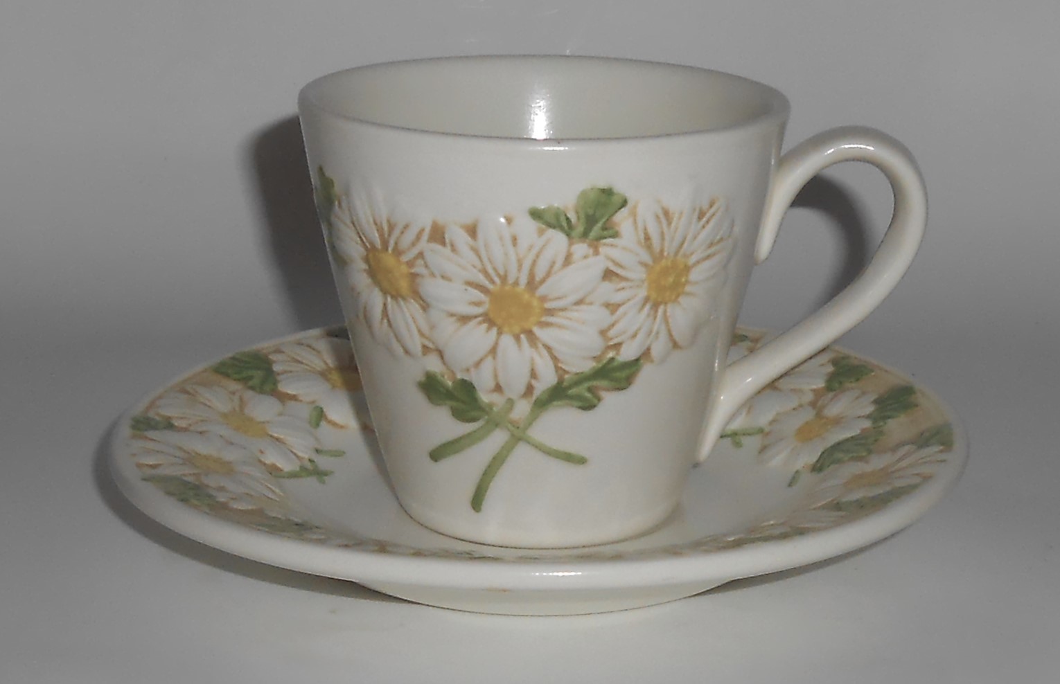 Metlox Pottery Poppy Trail Sculptured Daisy Cup/Saucer