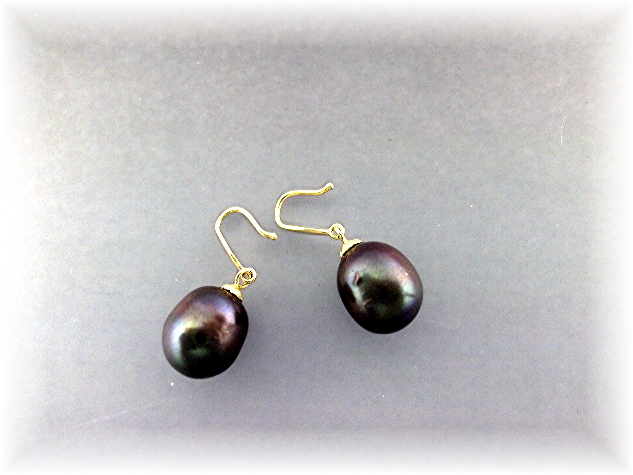 Earrings 14K Gold 11mmTahitian Pearl PiercedShepherd  H
