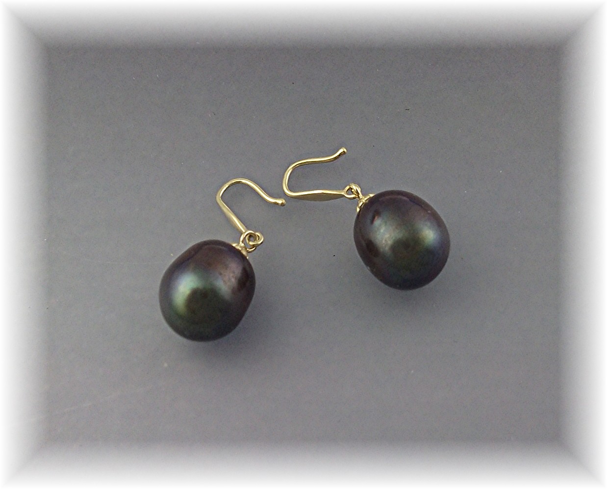 Earrings 14K Gold 11mmTahitian Pearl PiercedShepherd  H
