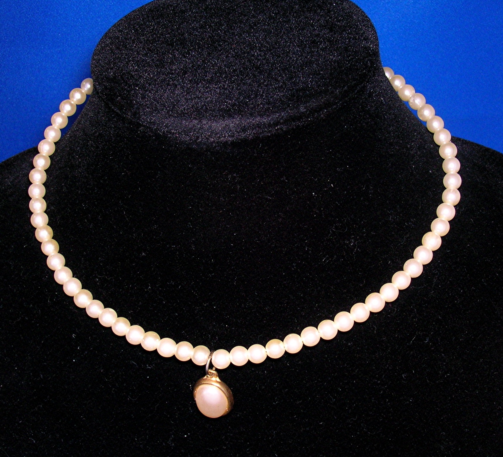 Faux Pearl Choker with Pendant also Plastic Beads