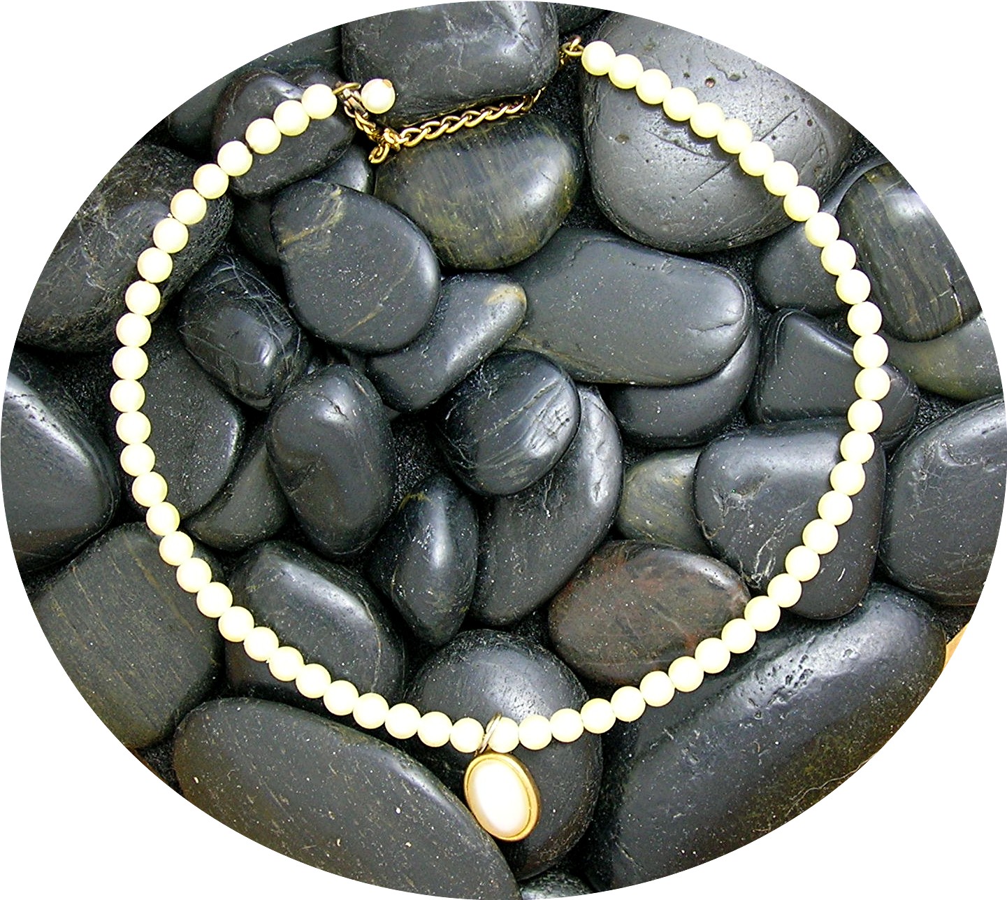 Faux Pearl Choker with Pendant also Plastic Beads