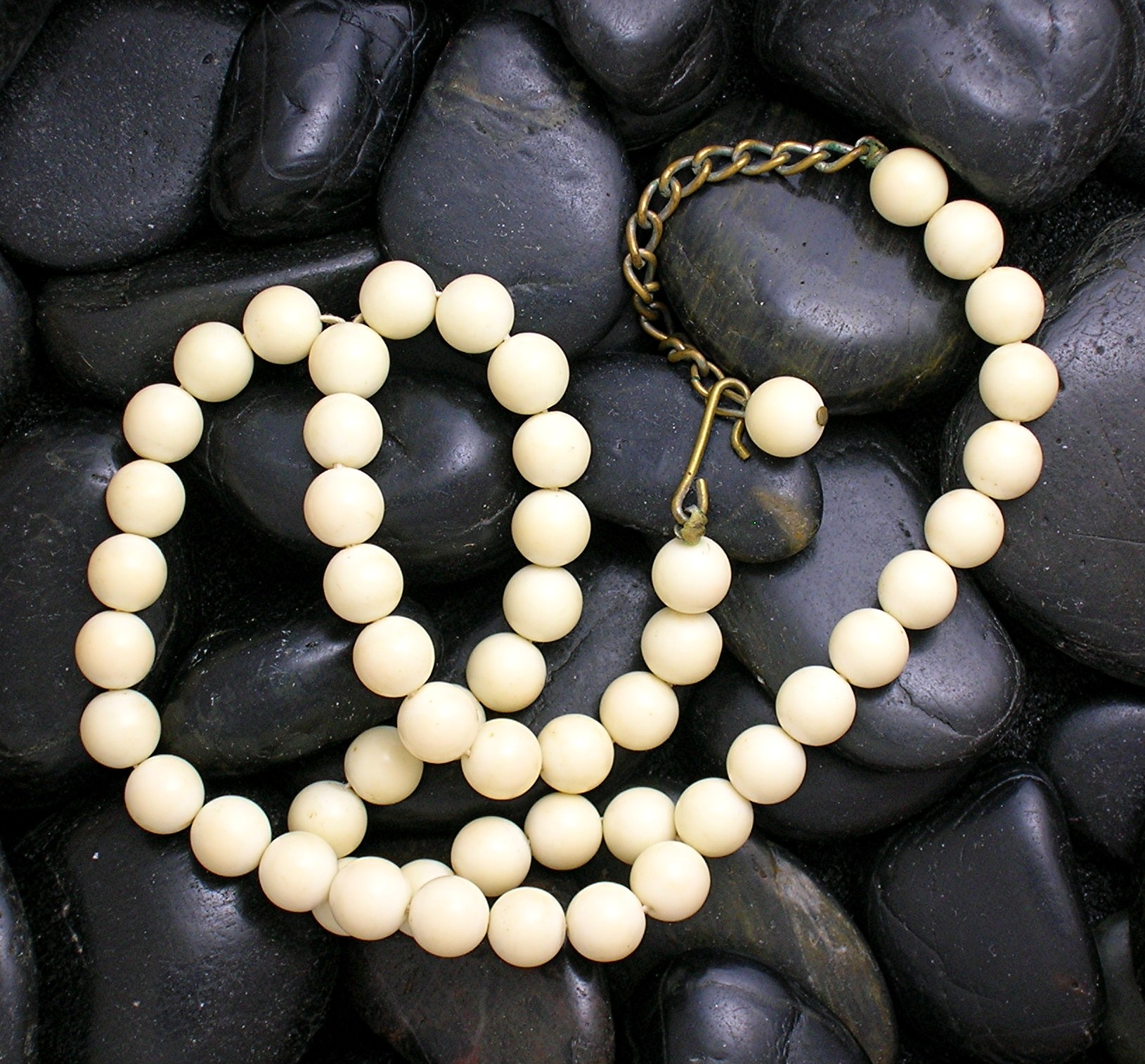 Faux Pearl Choker with Pendant also Plastic Beads