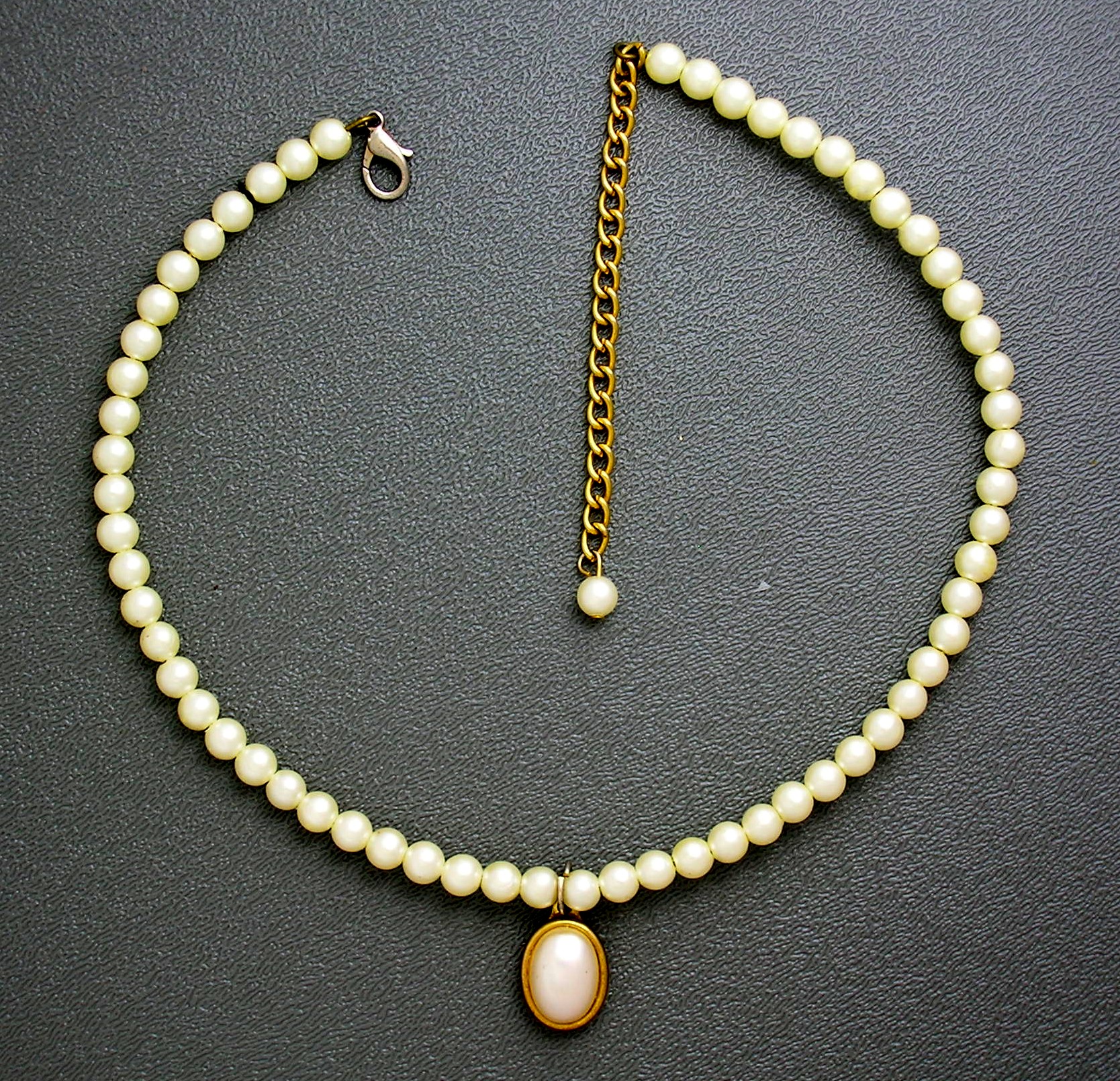 Faux Pearl Choker with Pendant also Plastic Beads