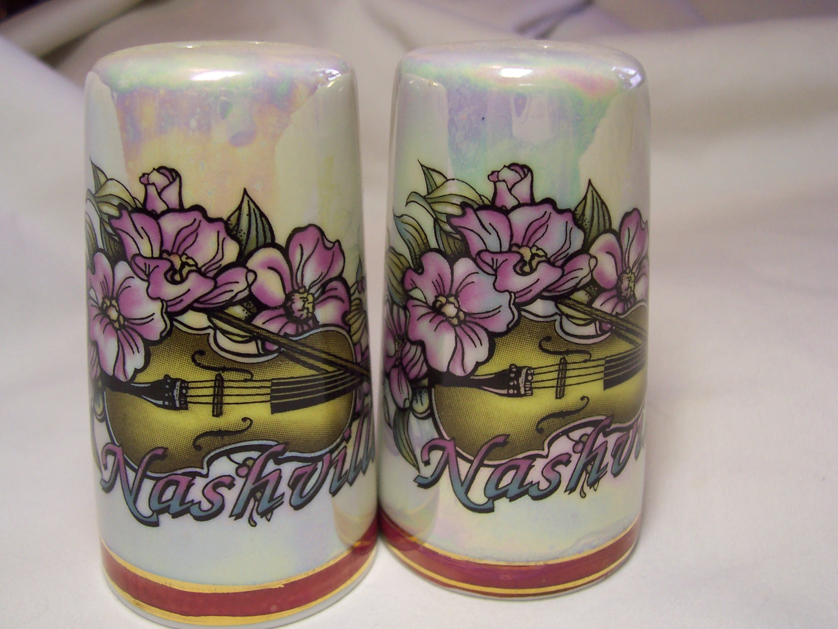 MC Art Co Nashville Souvenir Salt and Pepper