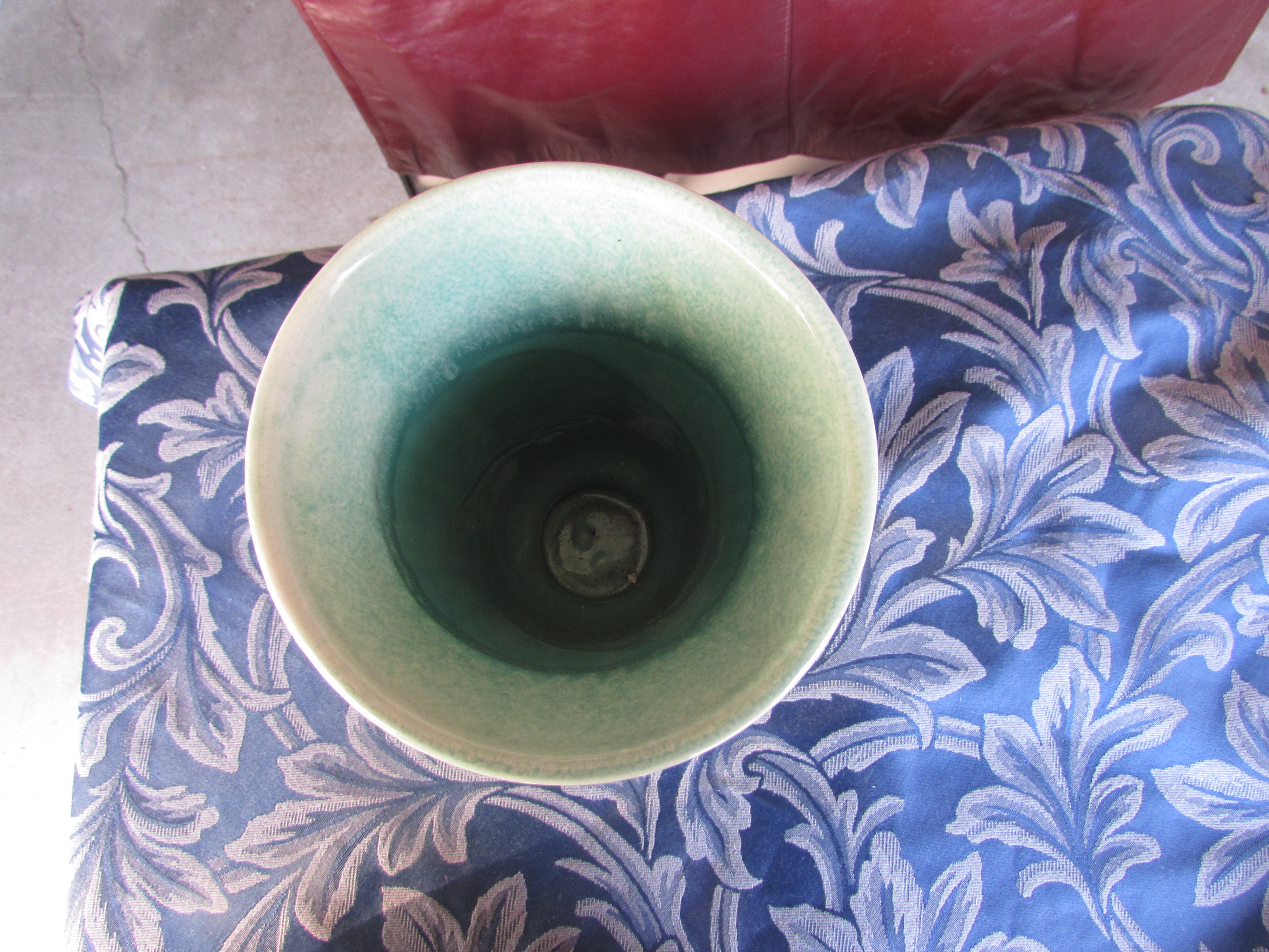 Coronet 211 USA Vase Green with a spattered white top