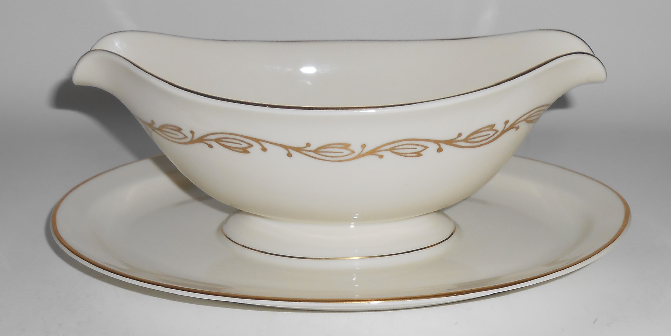 Pickard Porcelain China Gold Symphony Gravy Bowl