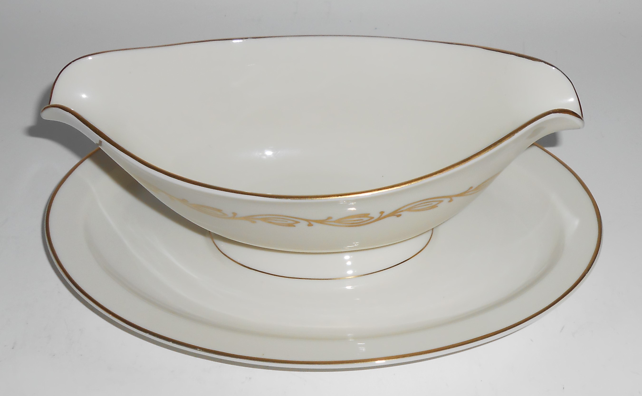 Pickard Porcelain China Gold Symphony Gravy Bowl