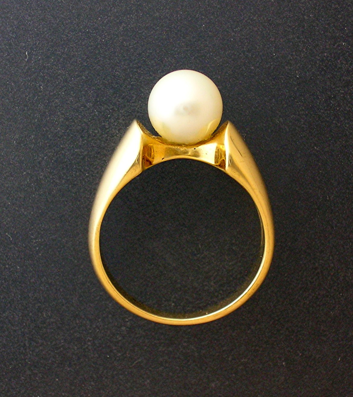 Ring  14K Gold and 7 1/2mm Solitaire Pearl