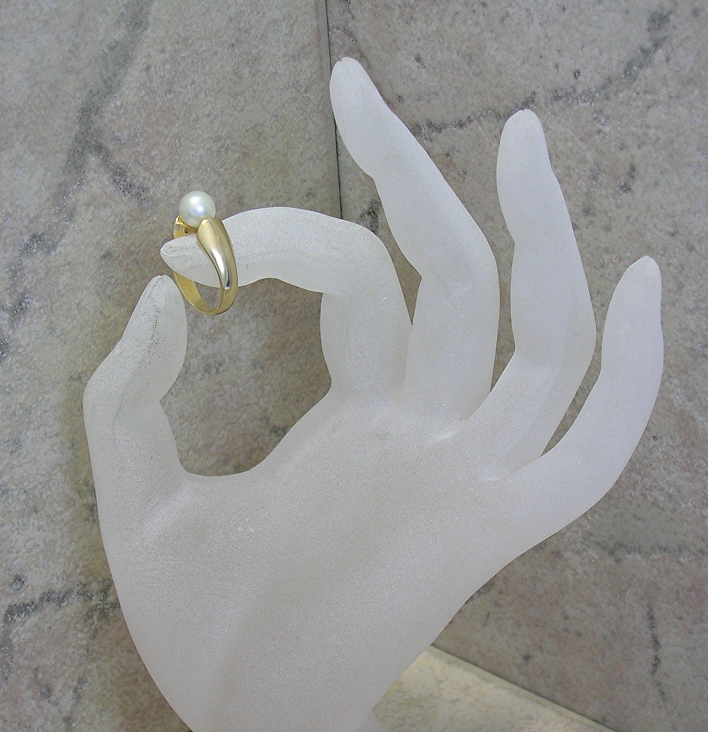 Ring  14K Gold and 7 1/2mm Solitaire Pearl