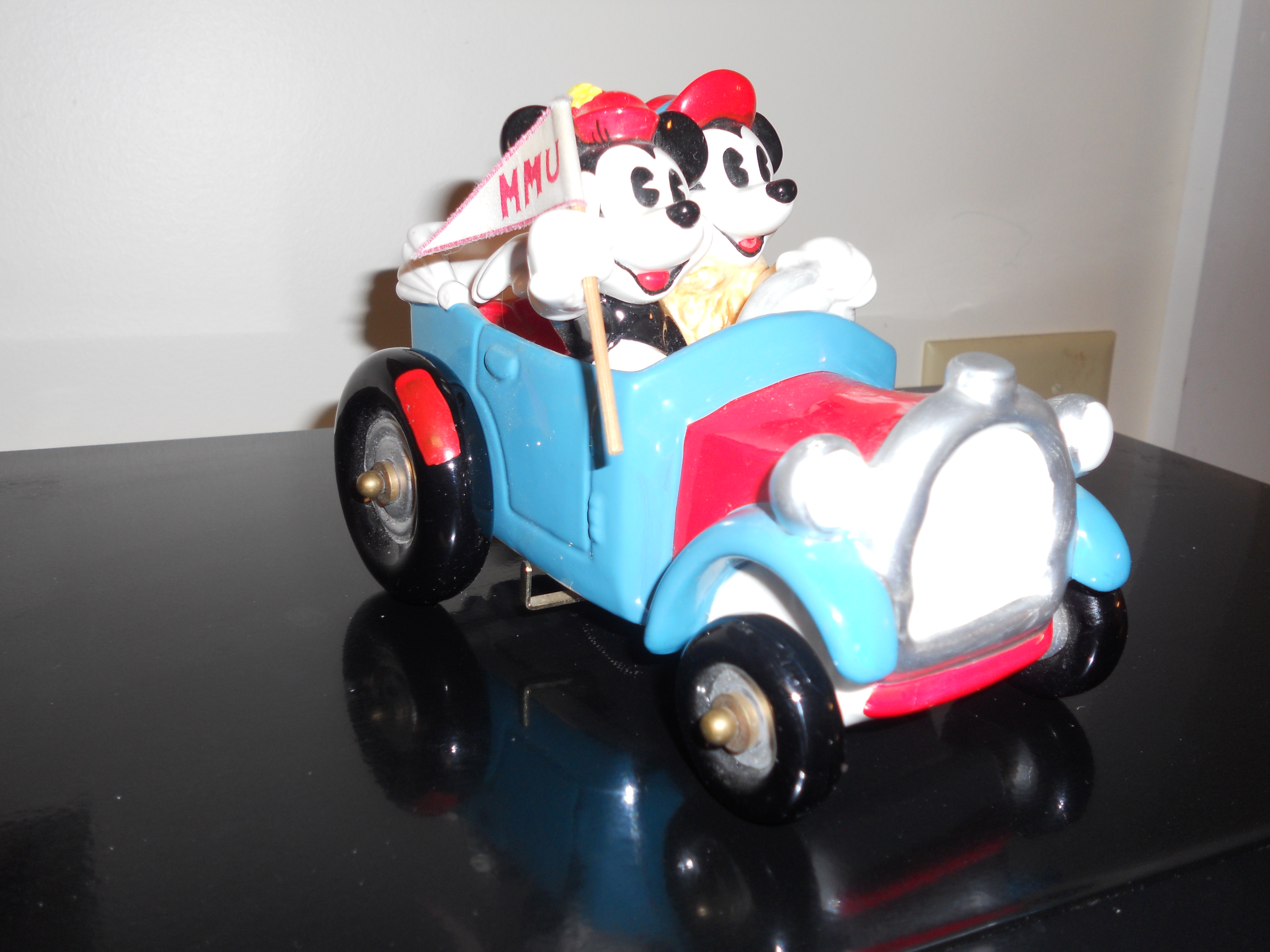 Mickey and Minnie Disney Musical Car Schmid