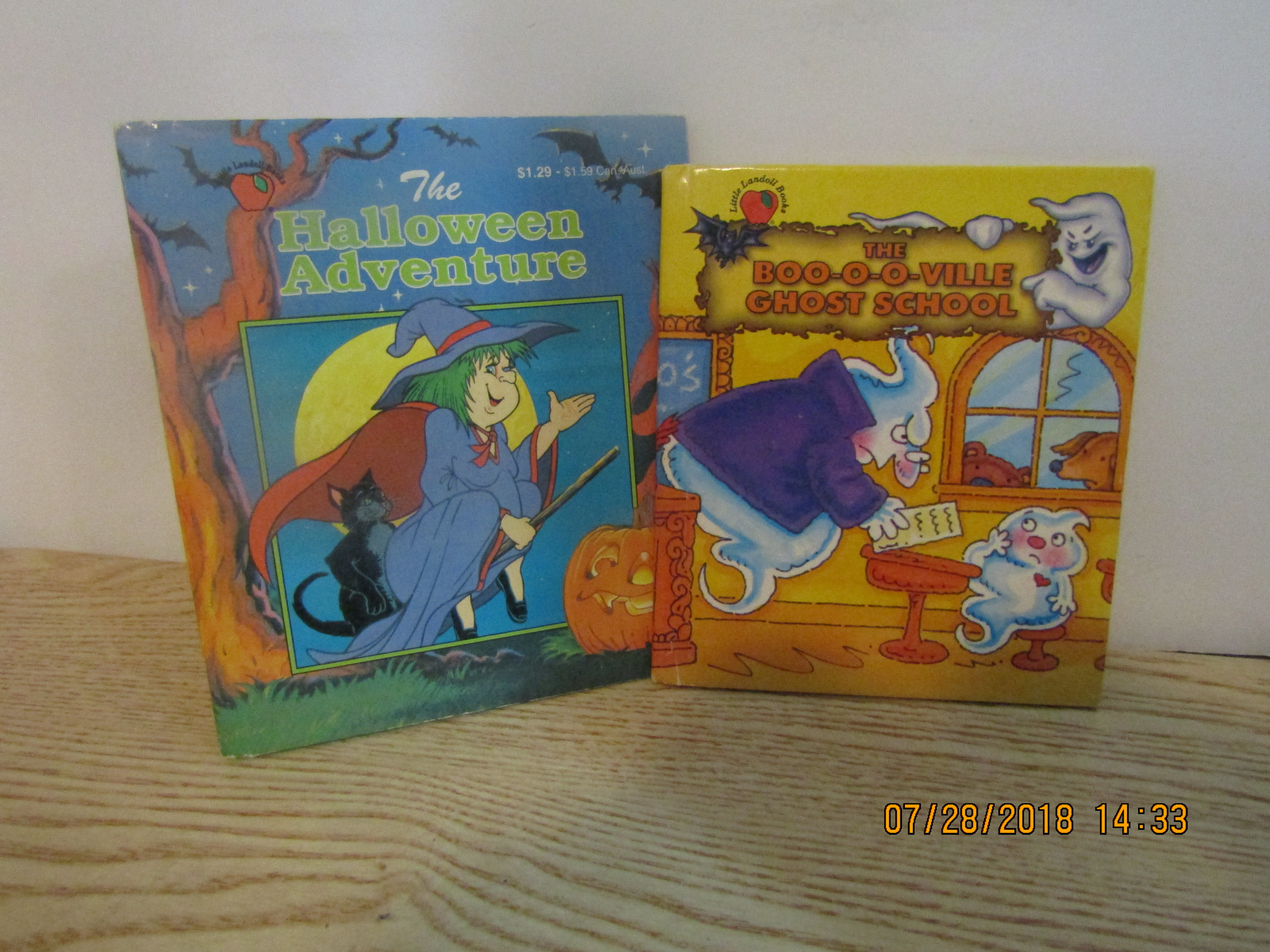 Set The Halloween Adventure & Boo-ville Ghost School