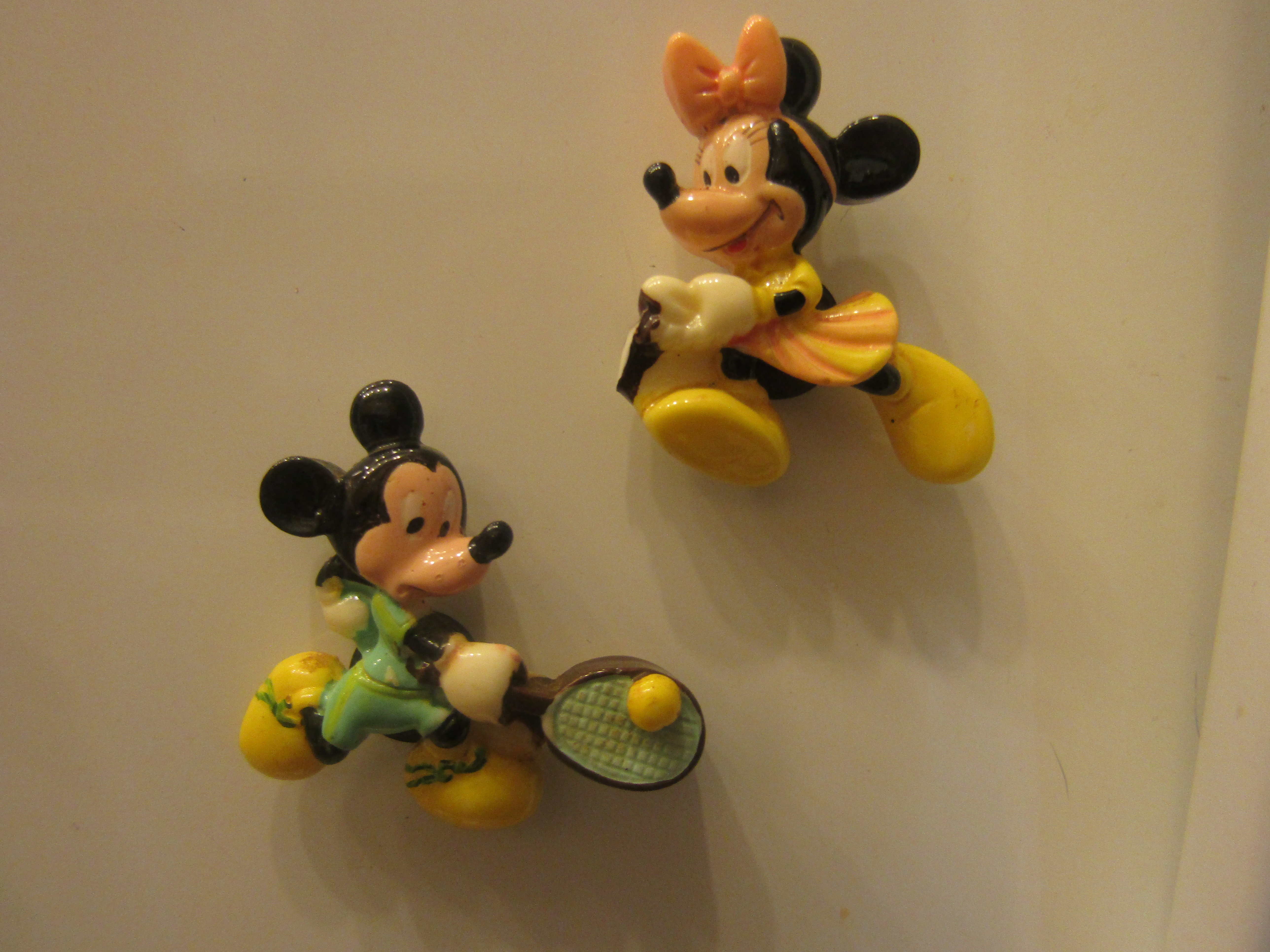 Collectible Disney Magnet Mickey&Minnie Play Tennis
